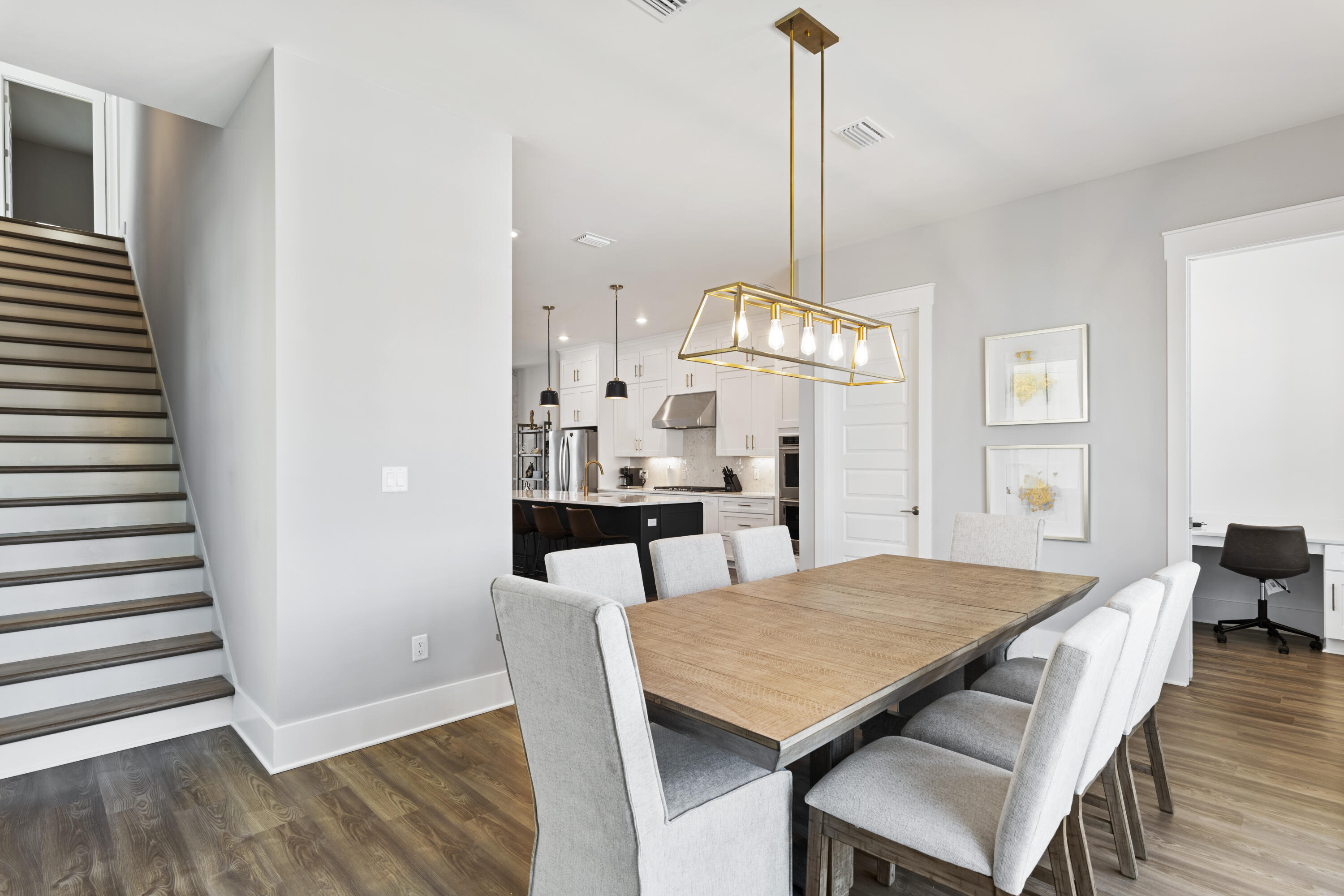 21 W Queen Palm Drive