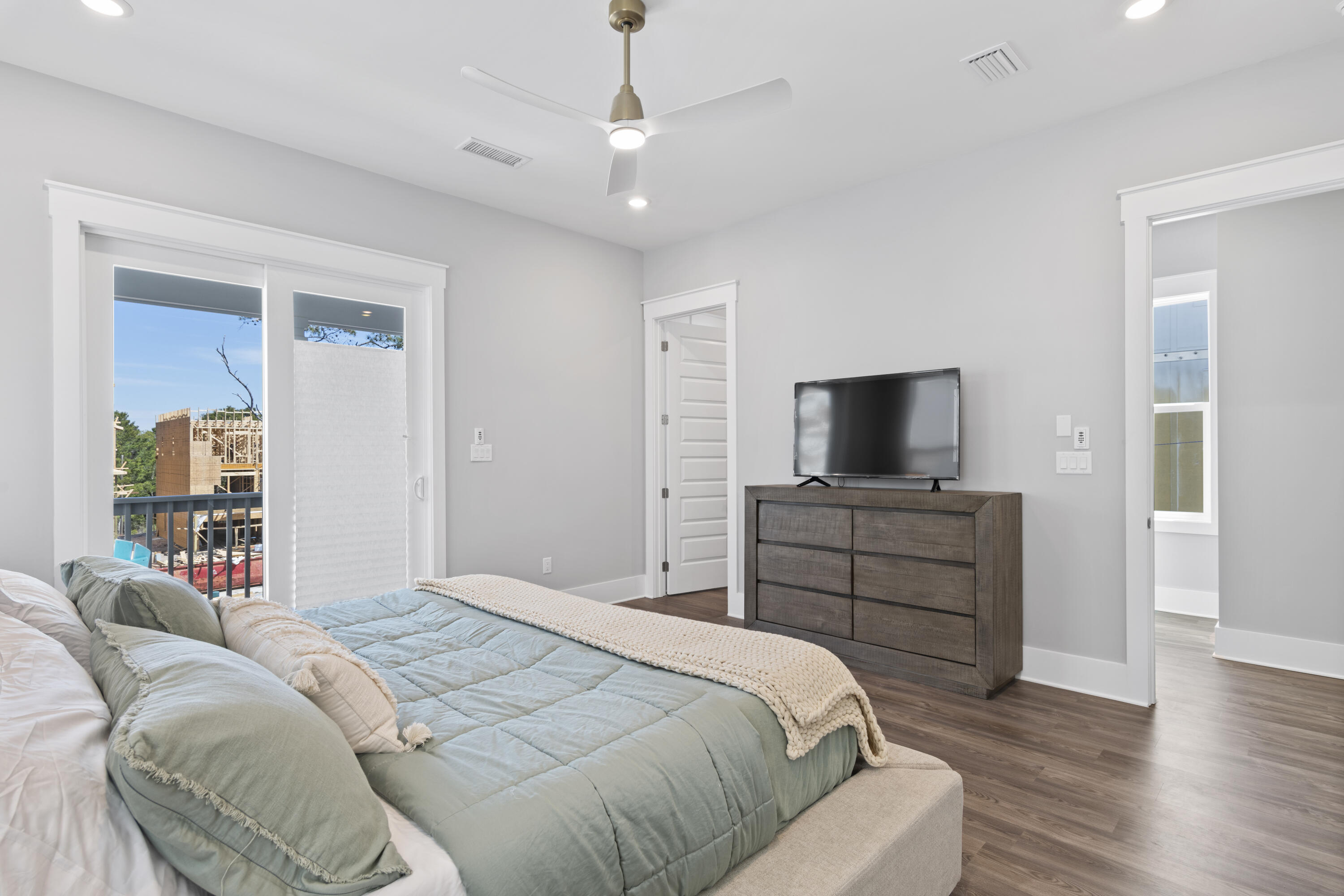 27 W Queen Palm Drive