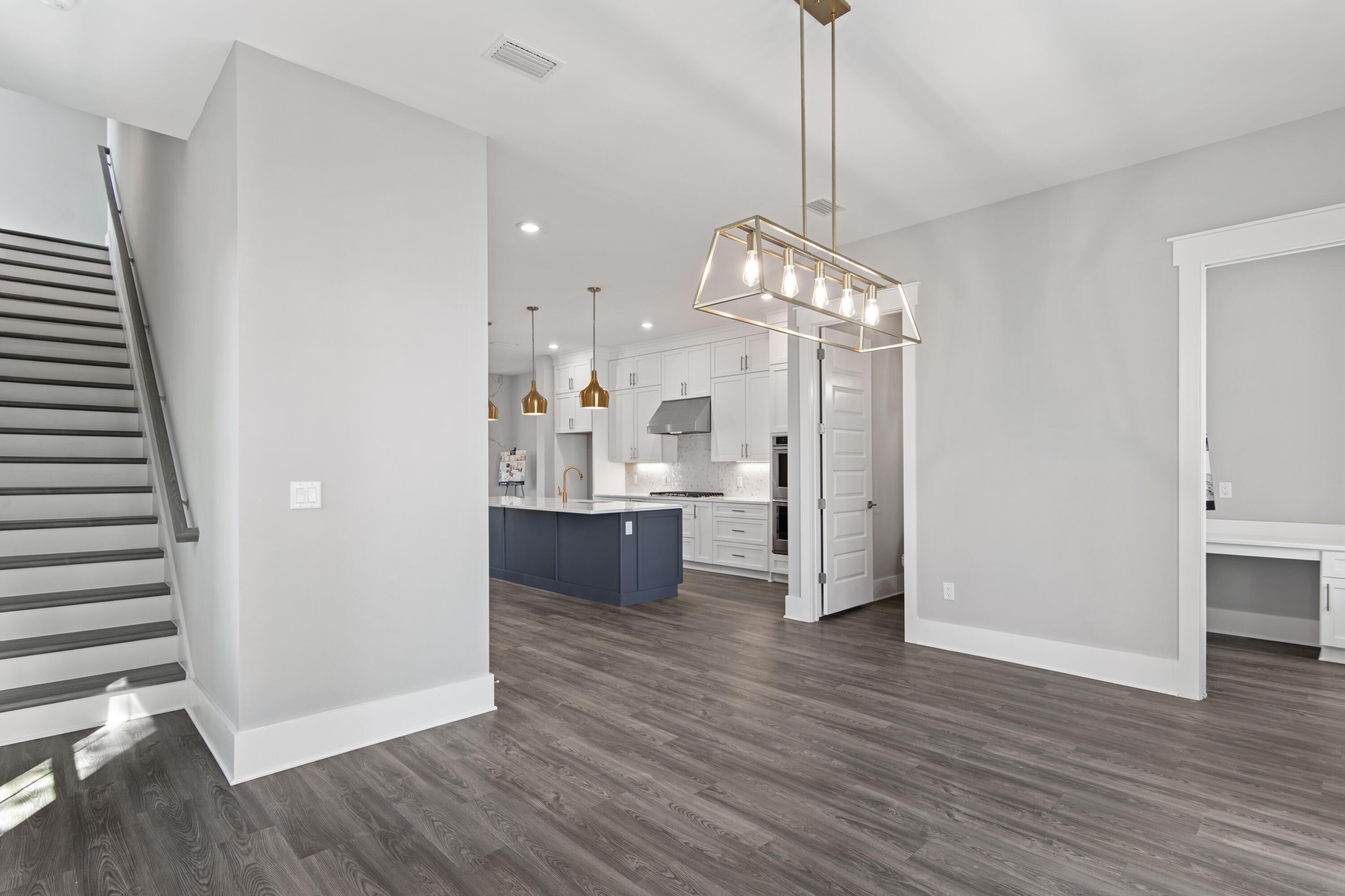 27 W Queen Palm Drive