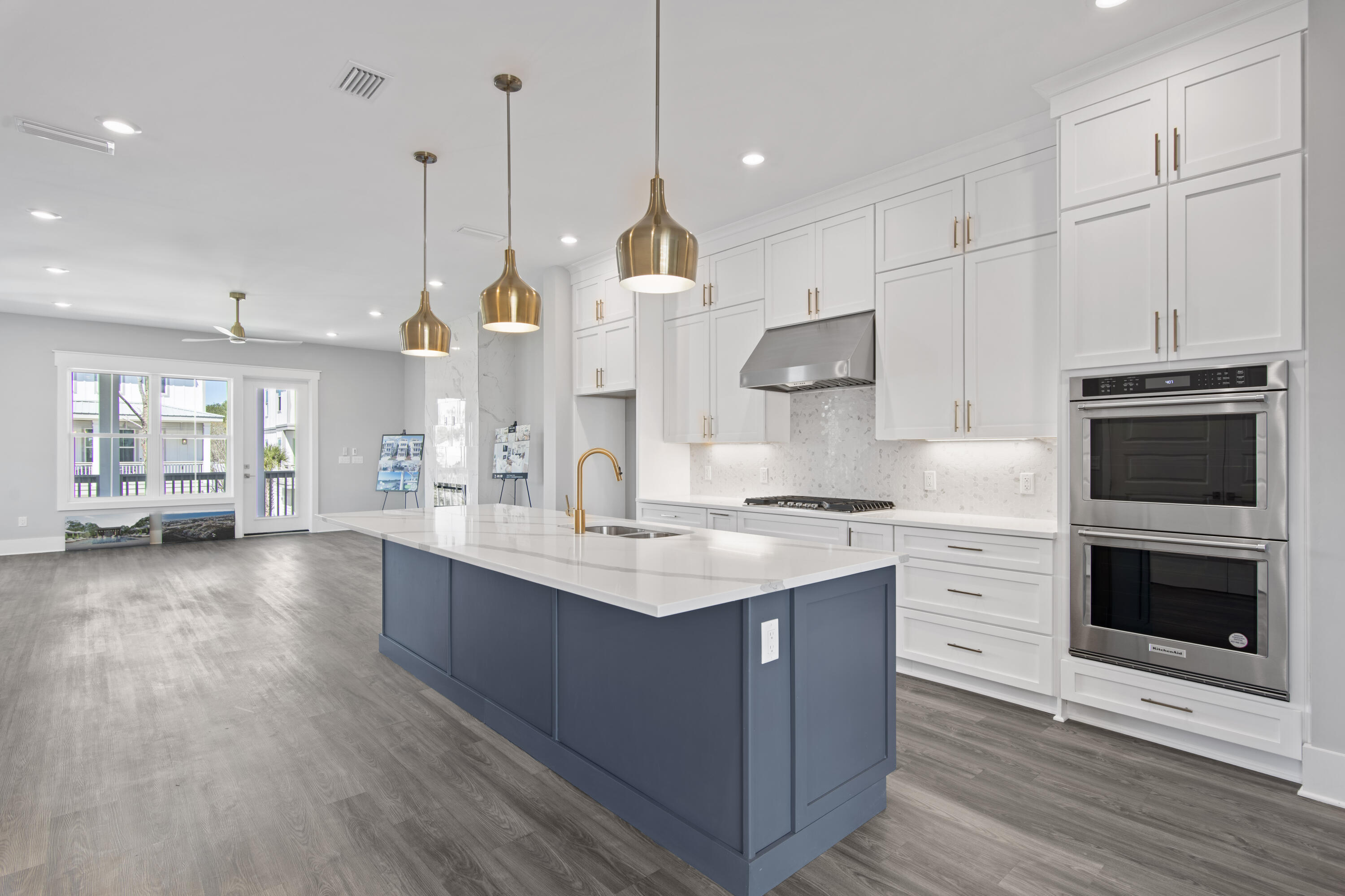 27 W Queen Palm Drive