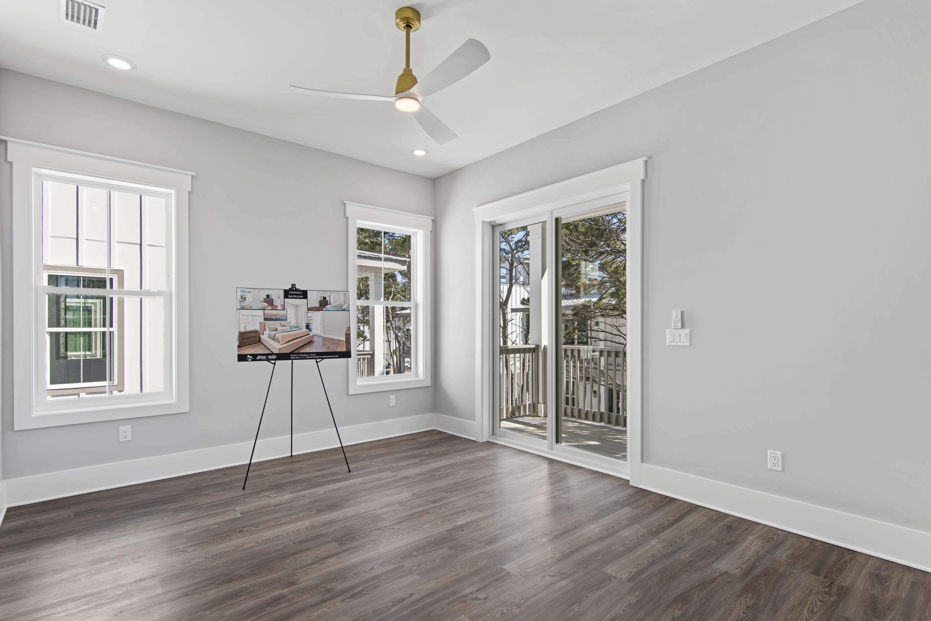 27 W Queen Palm Drive