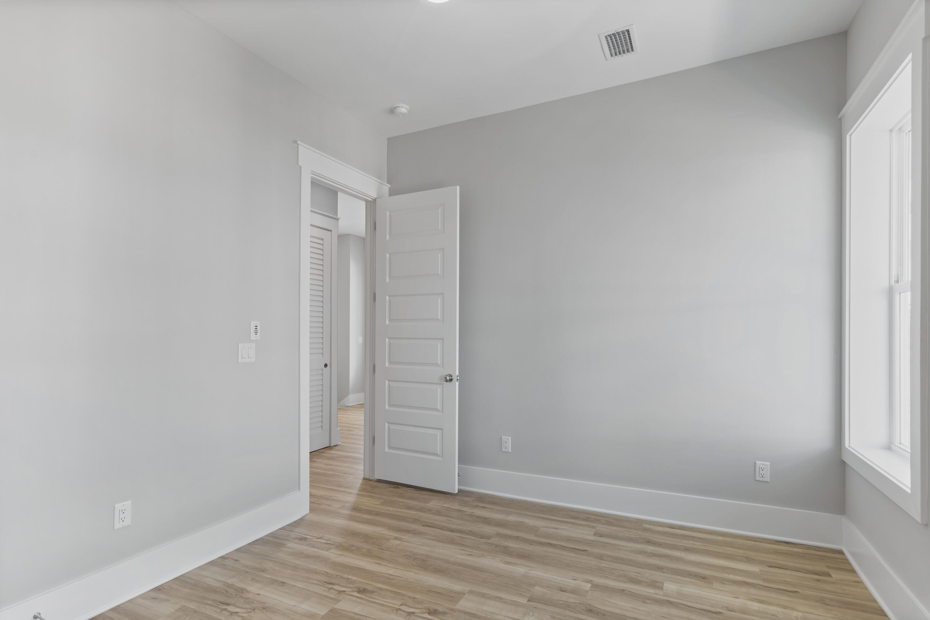 27 W Queen Palm Drive