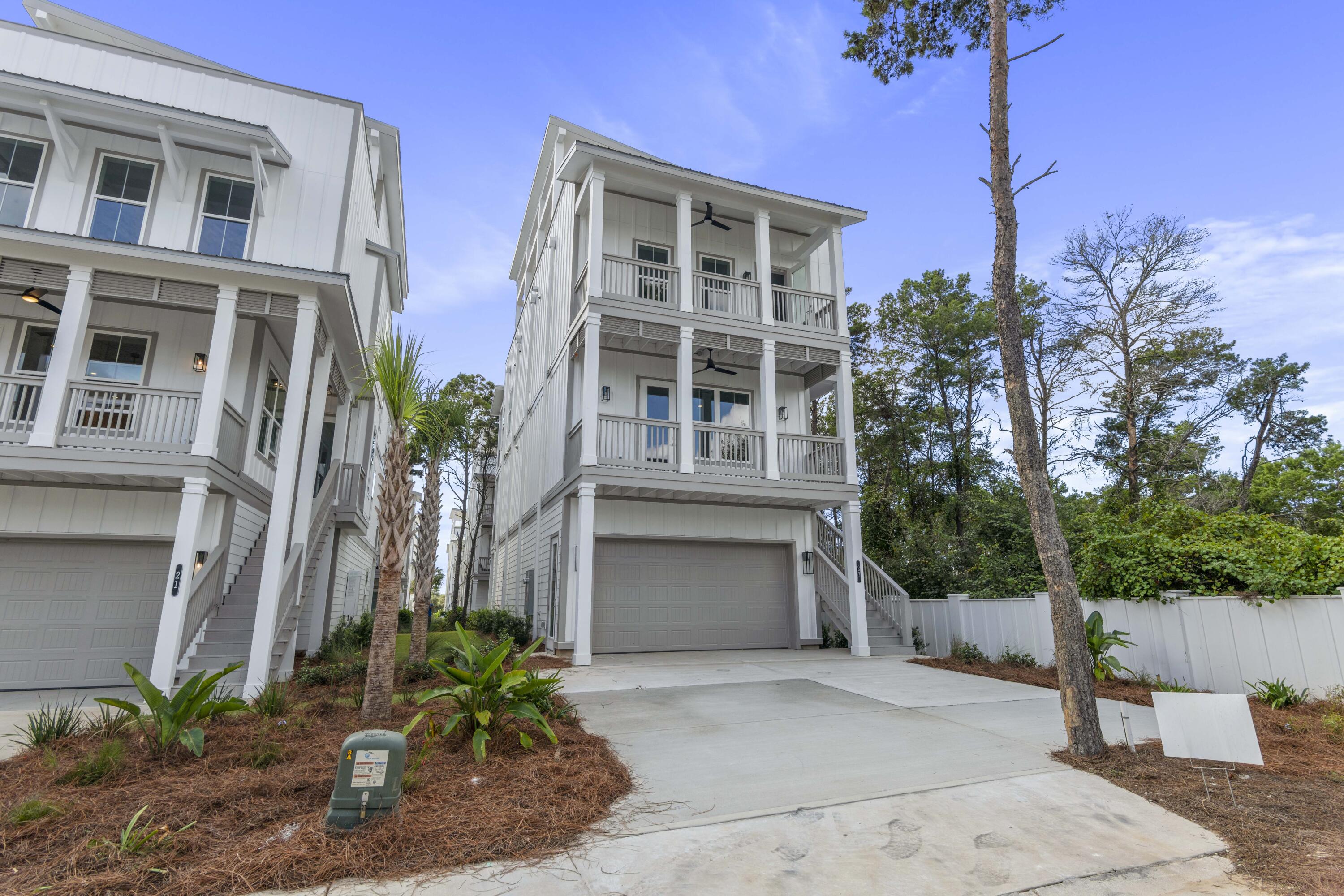 27 W Queen Palm Drive
