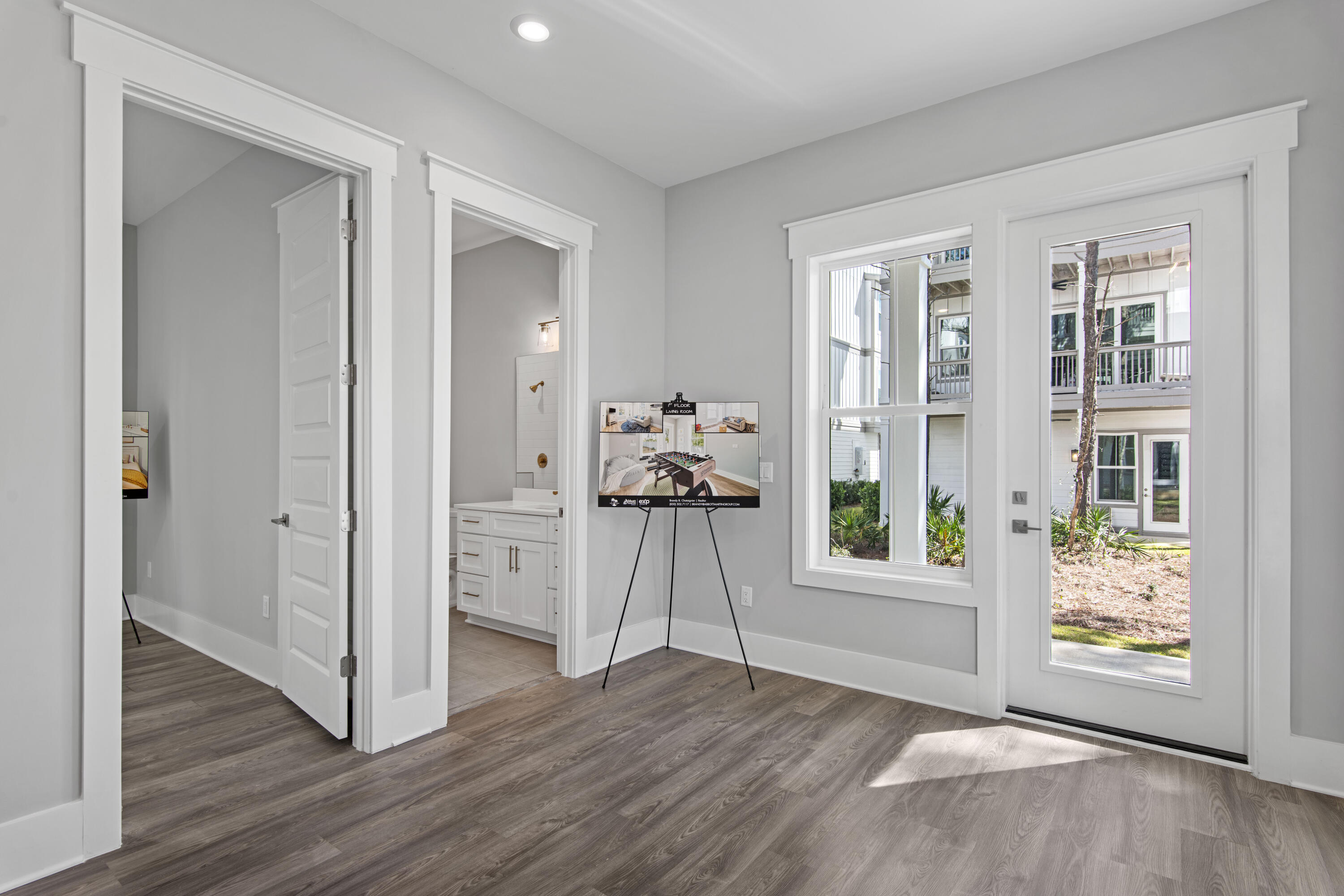 27 W Queen Palm Drive