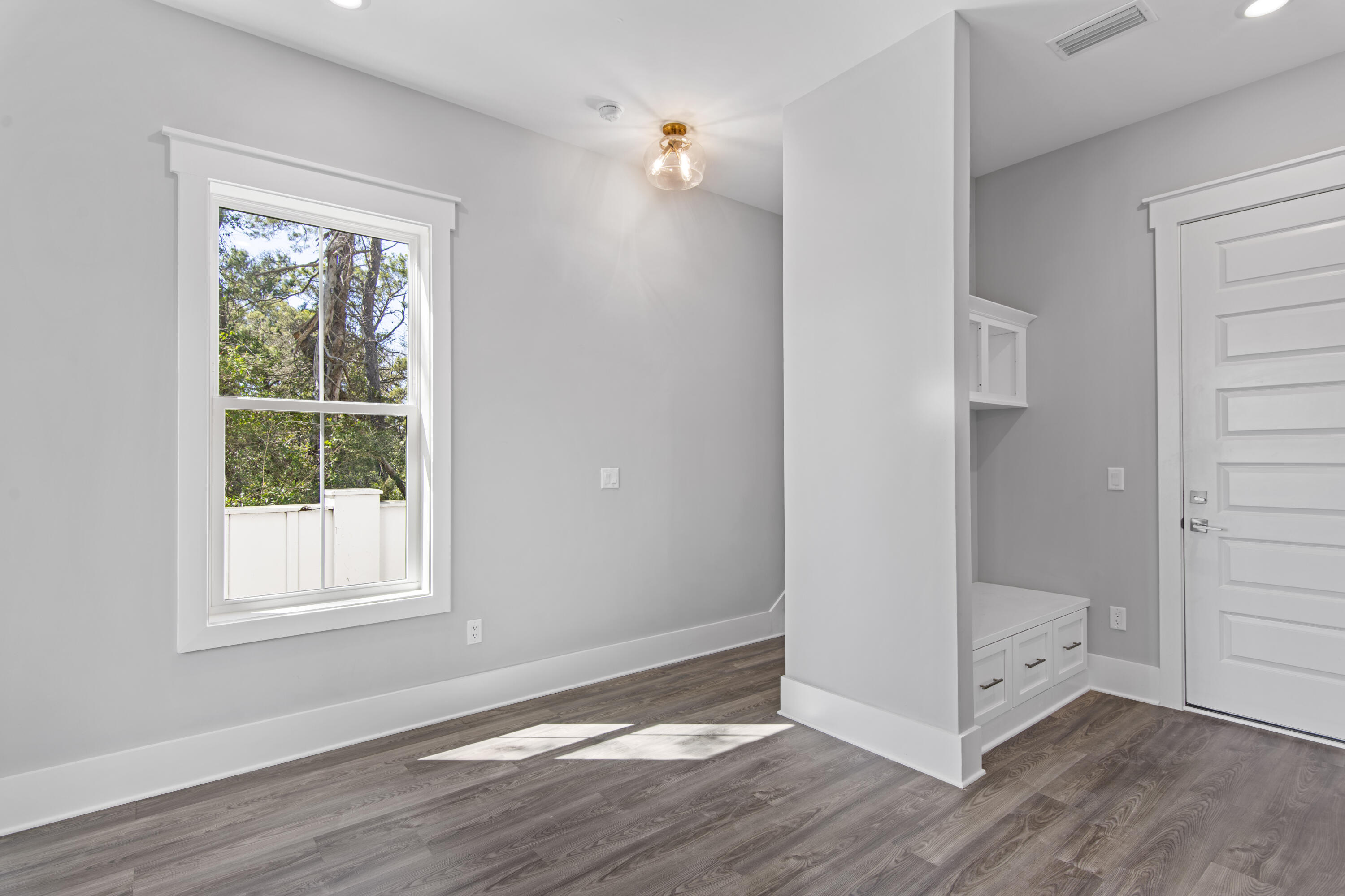 27 W Queen Palm Drive