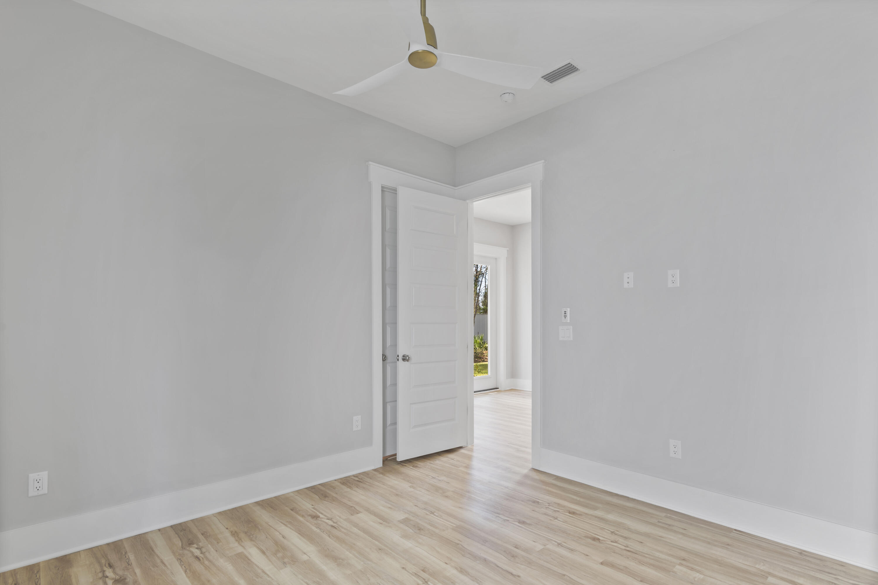 27 W Queen Palm Drive