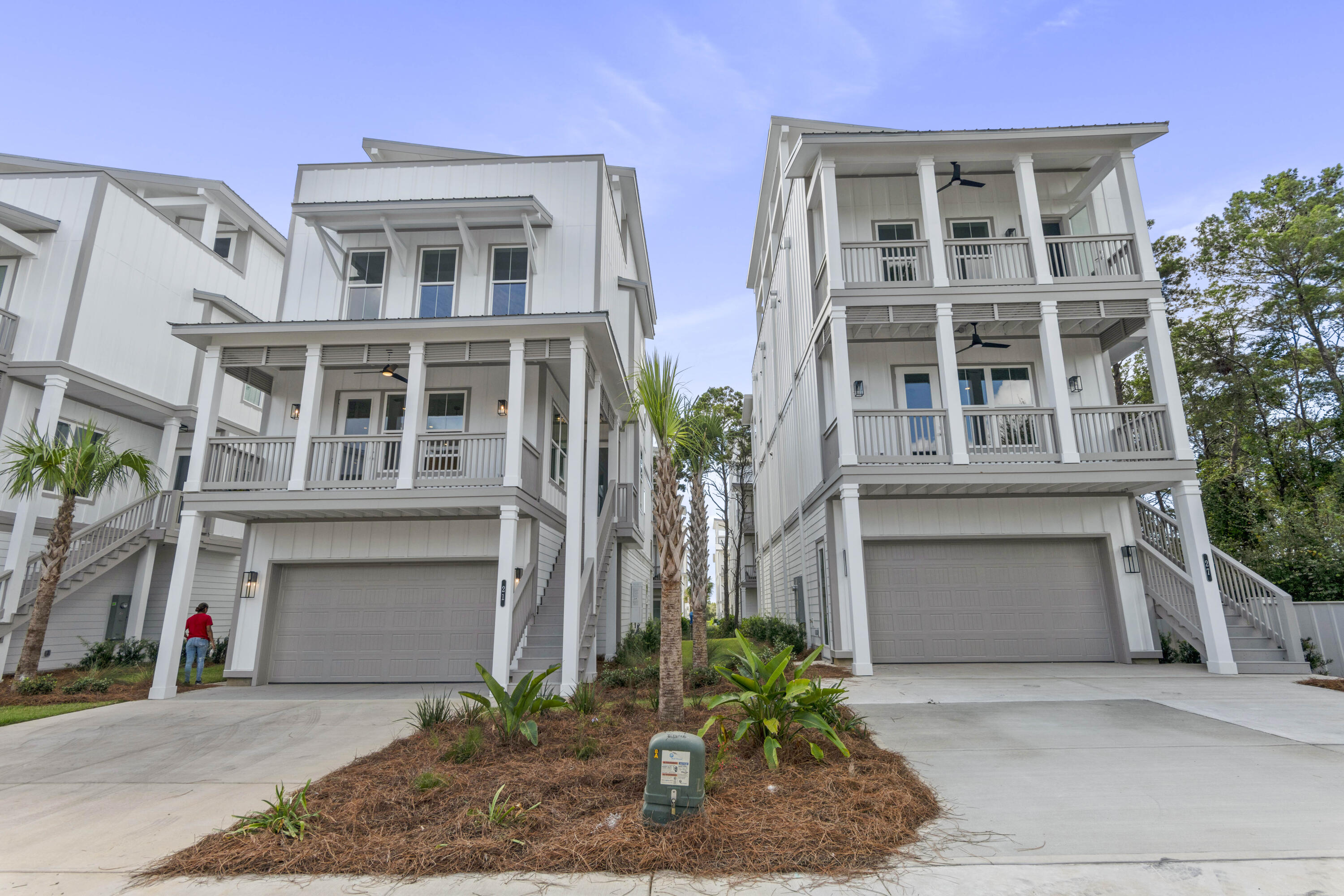 27 W Queen Palm Drive
