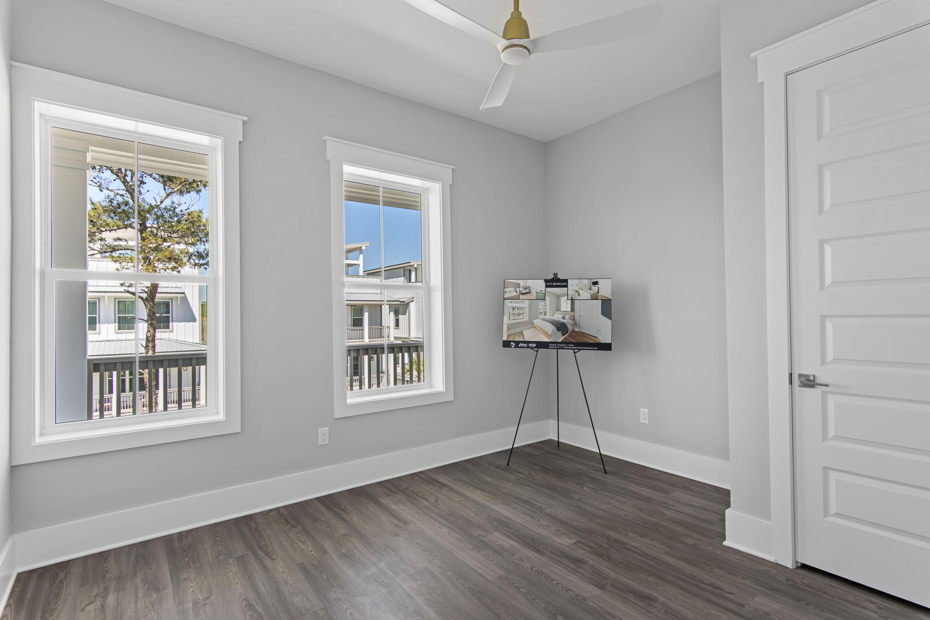 27 W Queen Palm Drive