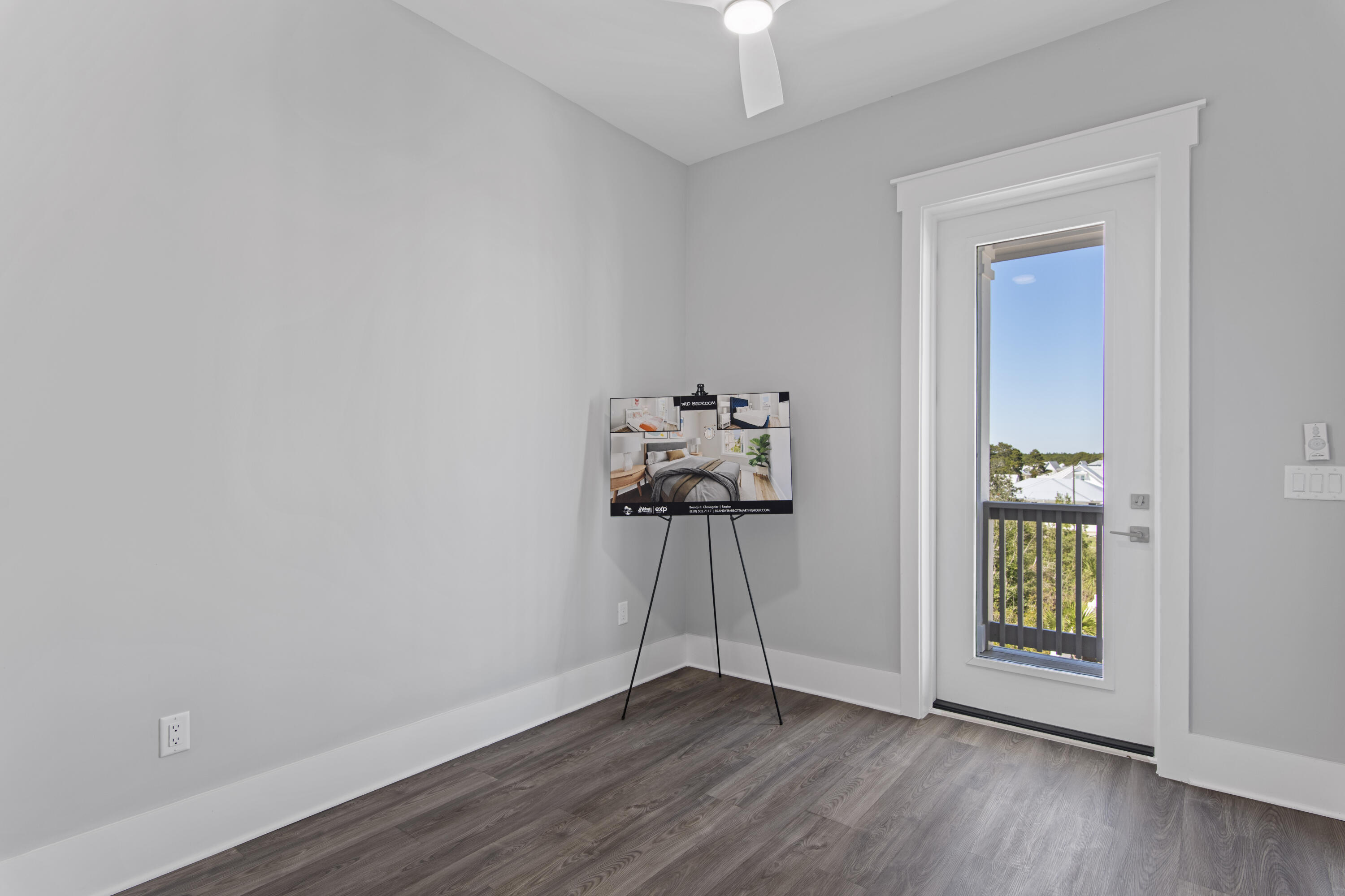 27 W Queen Palm Drive