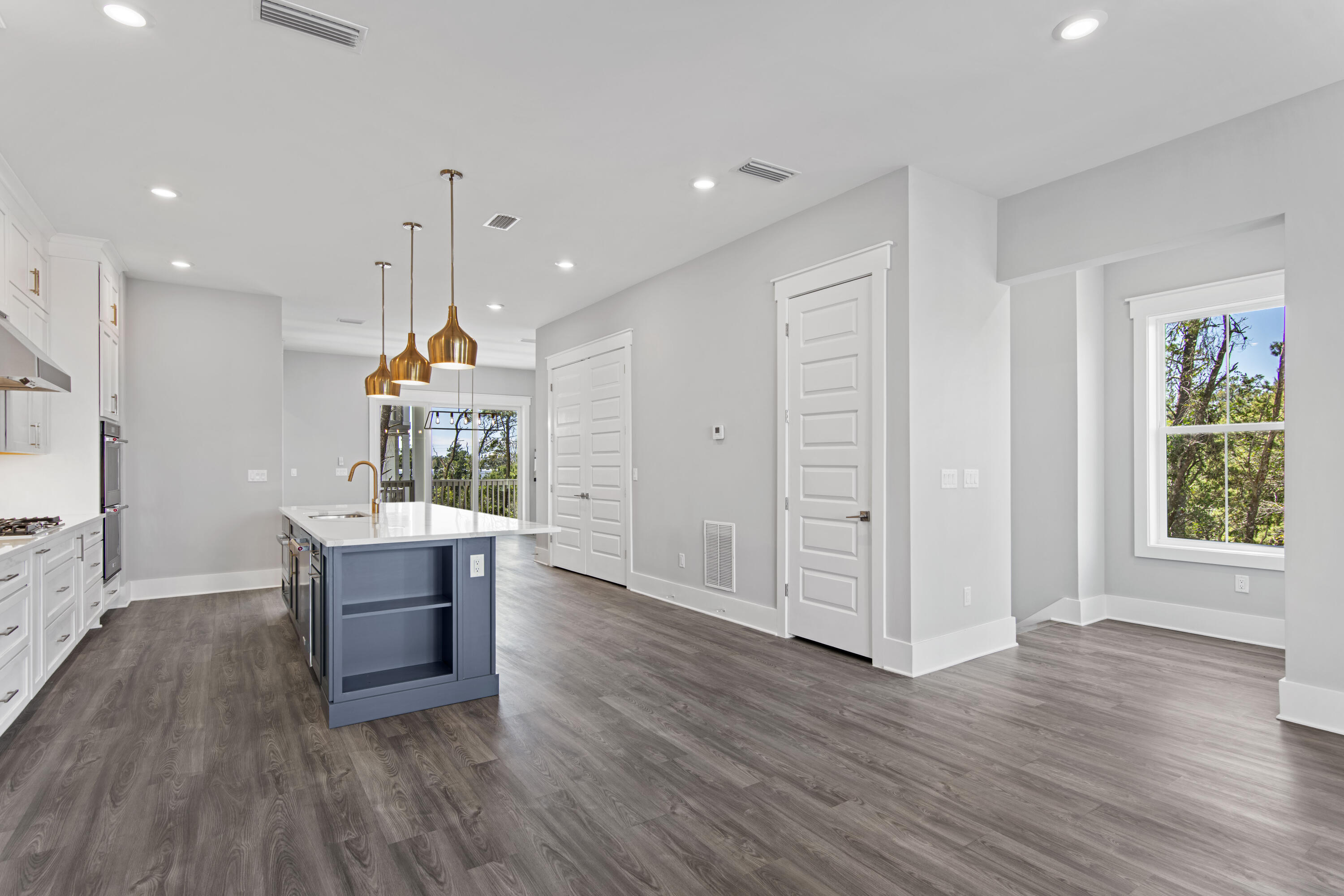 27 W Queen Palm Drive