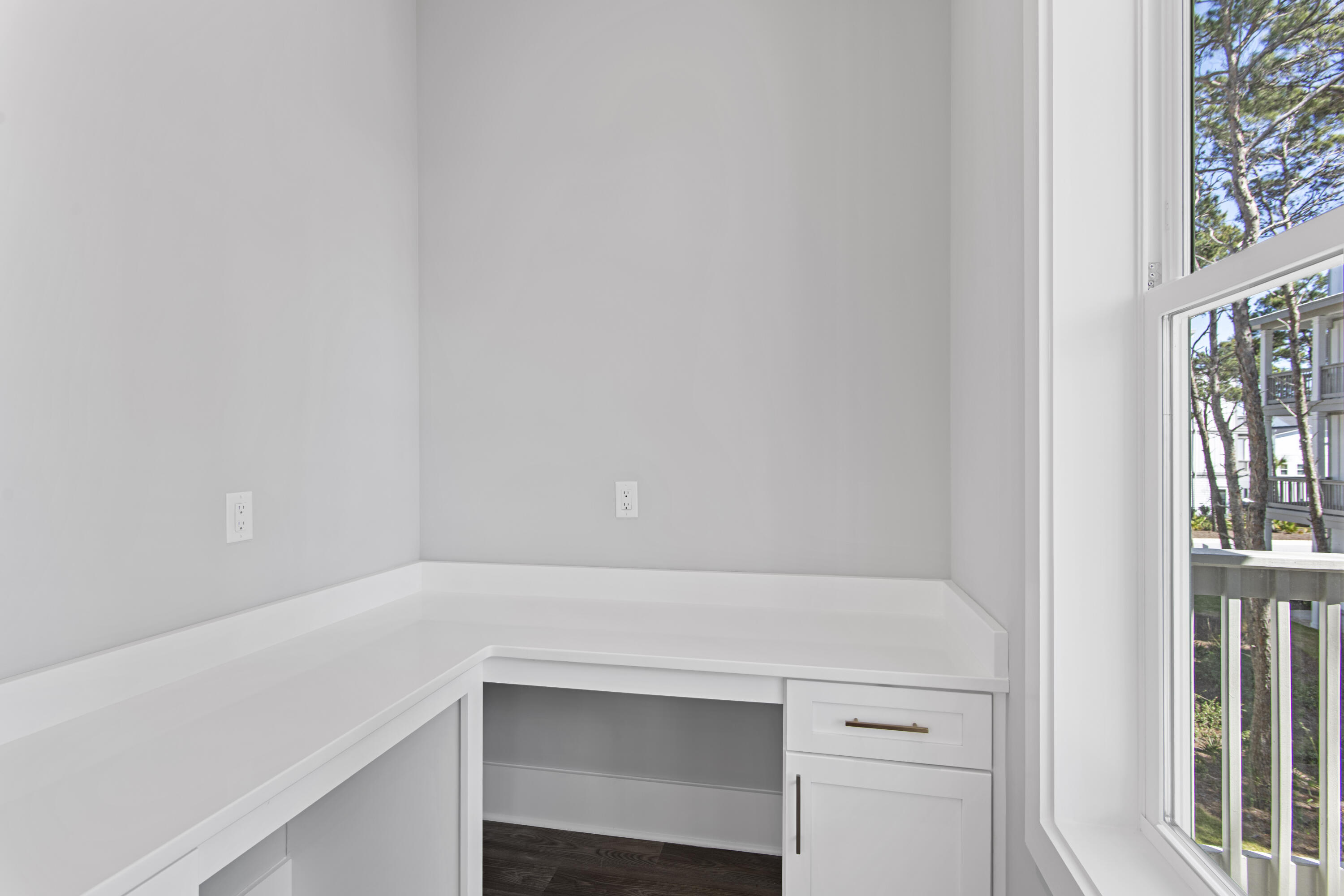 27 W Queen Palm Drive