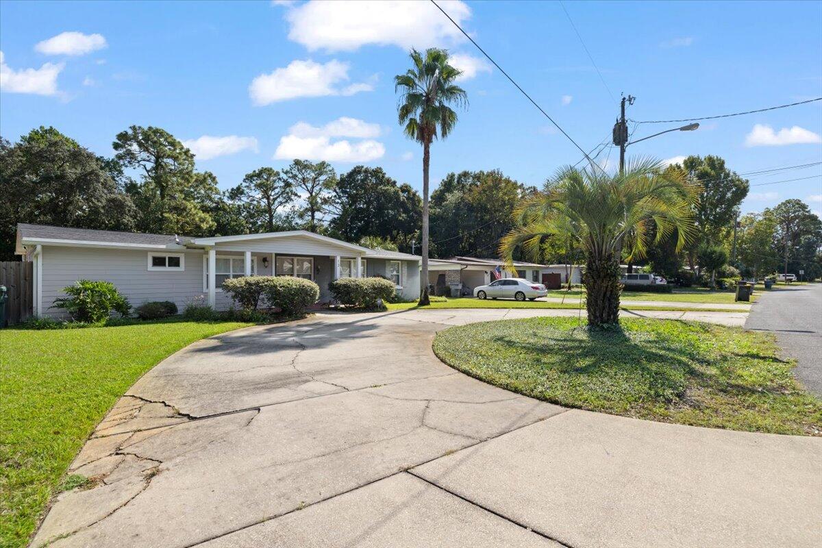 13 NE Laurie Drive