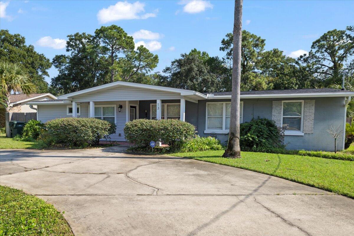 13 NE Laurie Drive