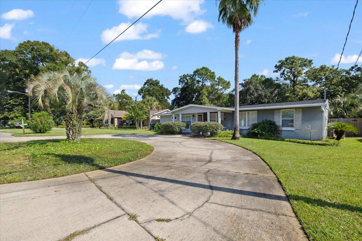 13 NE Laurie Drive