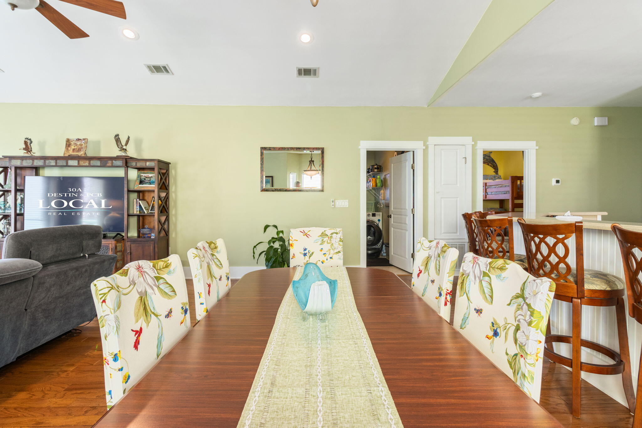255 Ventana Boulevard