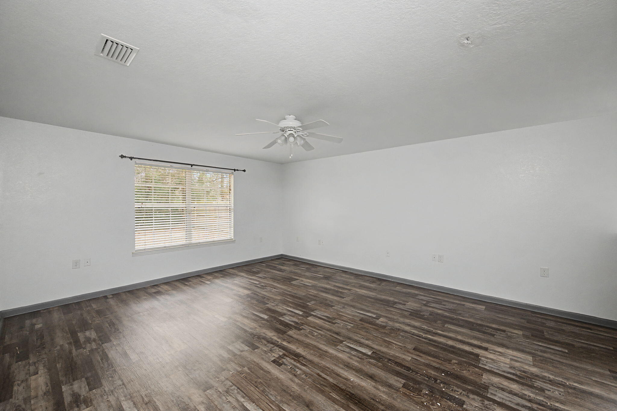 126 Paradise Island Drive, DeFuniak Springs