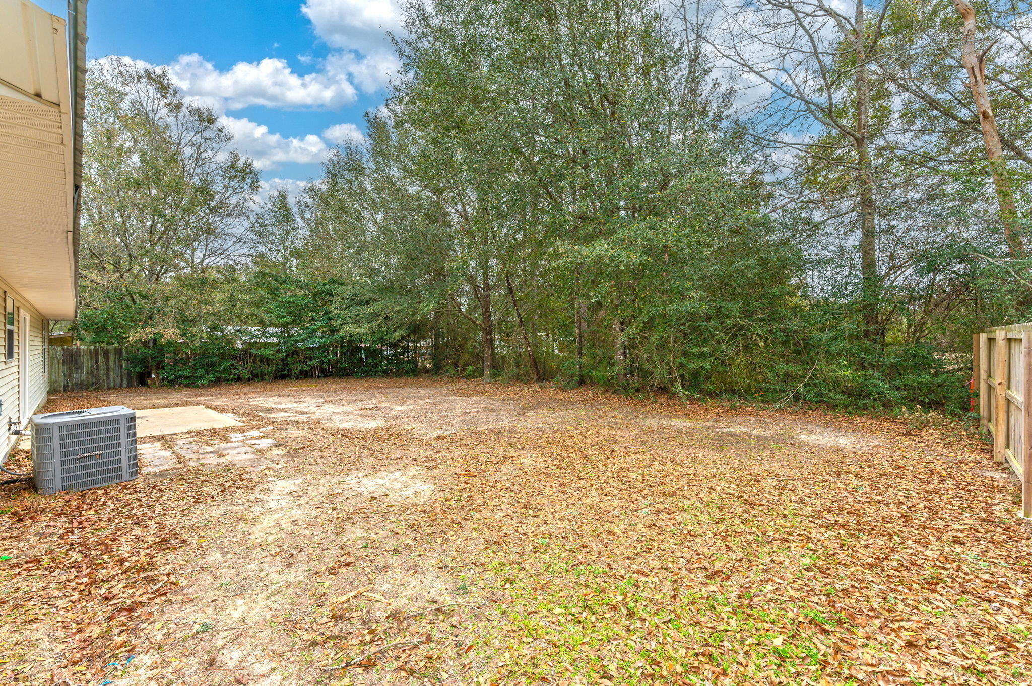 126 Paradise Island Drive, DeFuniak Springs