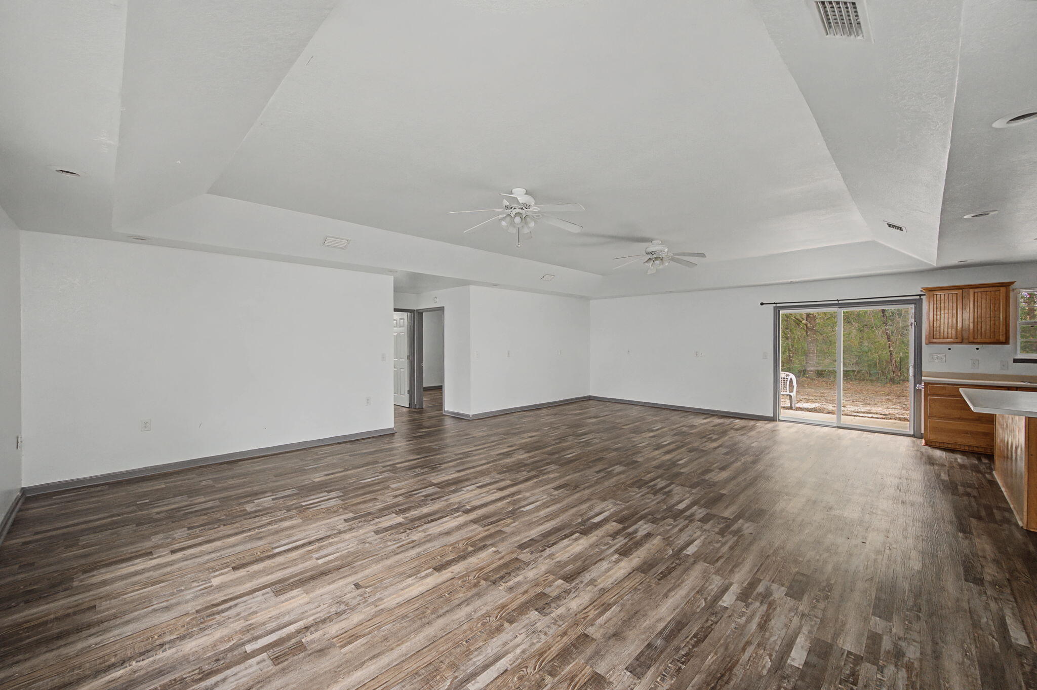126 Paradise Island Drive, DeFuniak Springs