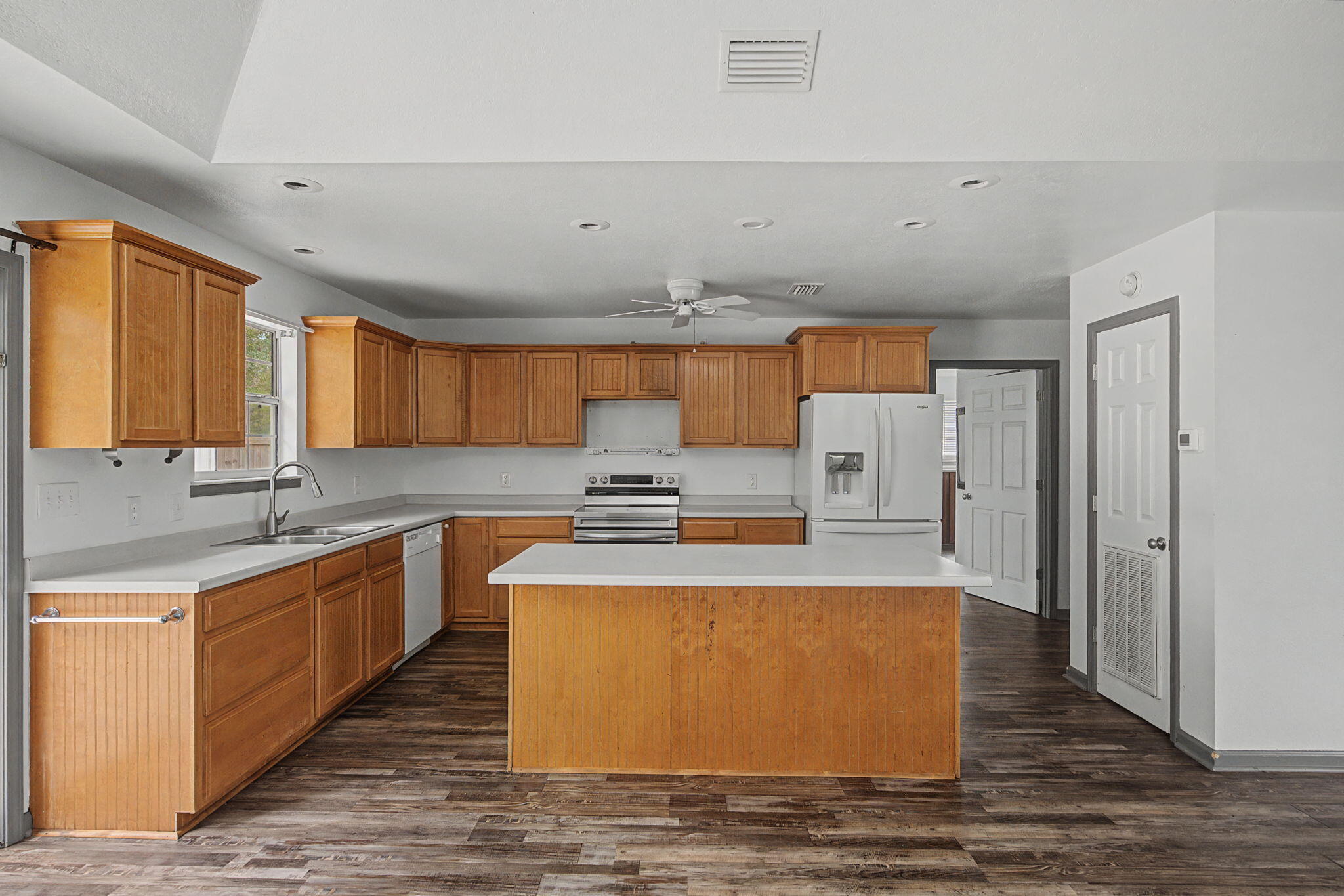 126 Paradise Island Drive, DeFuniak Springs