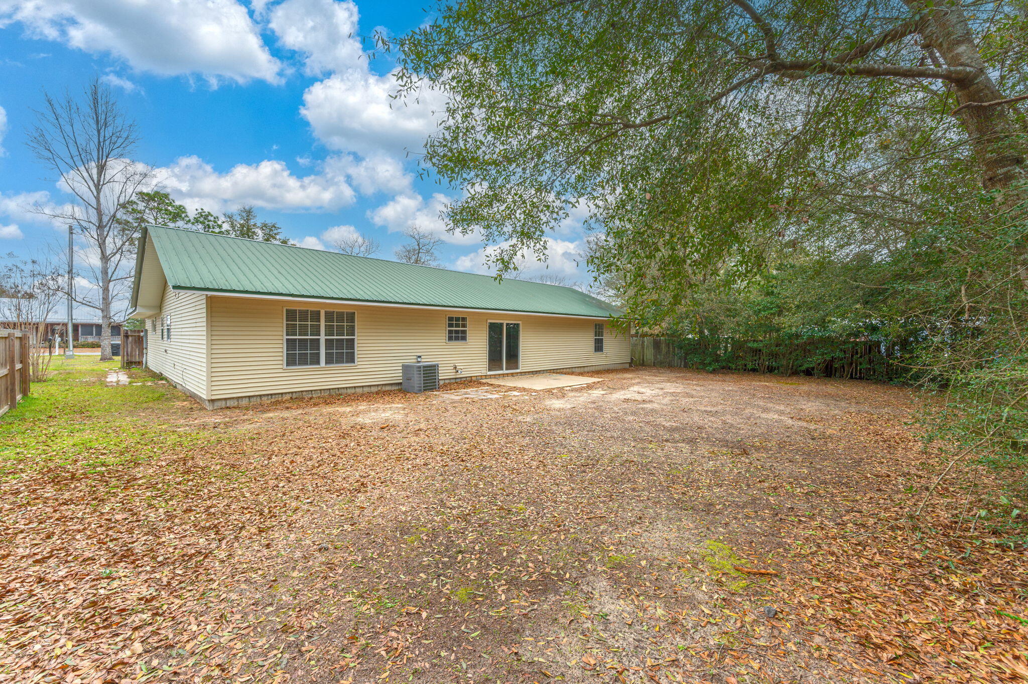 126 Paradise Island Drive, DeFuniak Springs