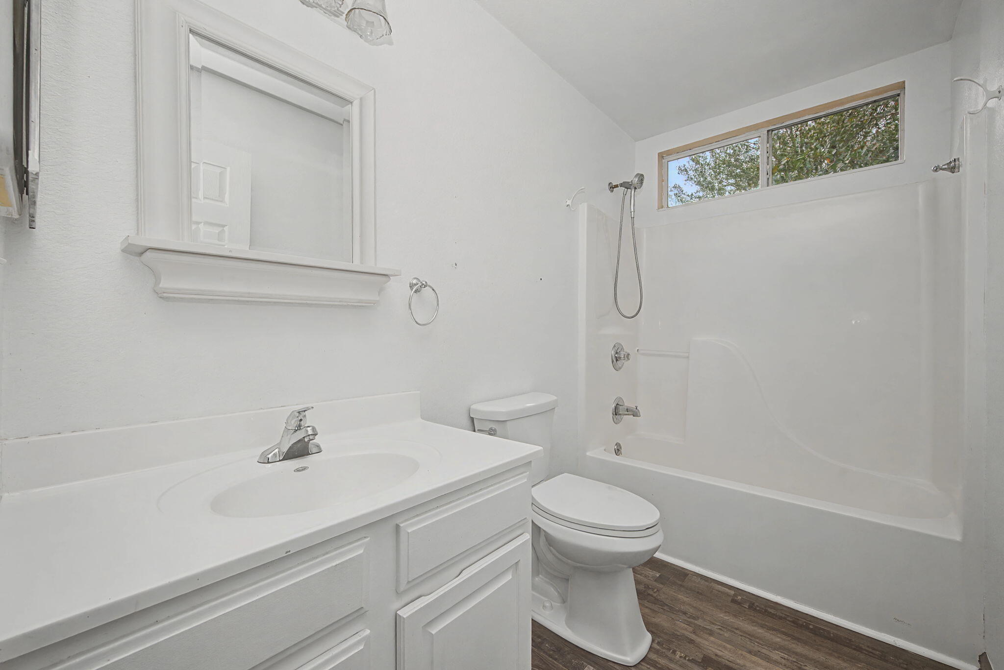 126 Paradise Island Drive, DeFuniak Springs