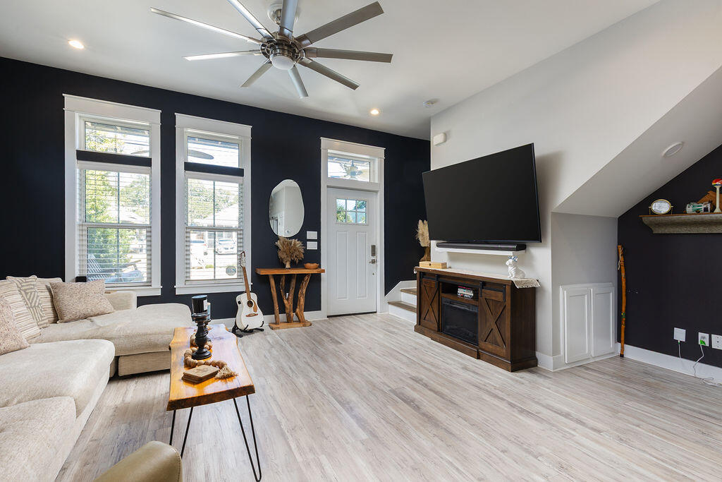 415 E Gonzalez Street