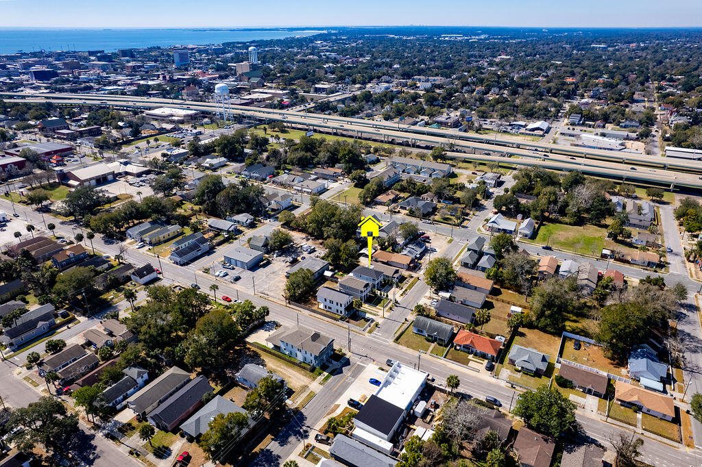 415 E Gonzalez Street