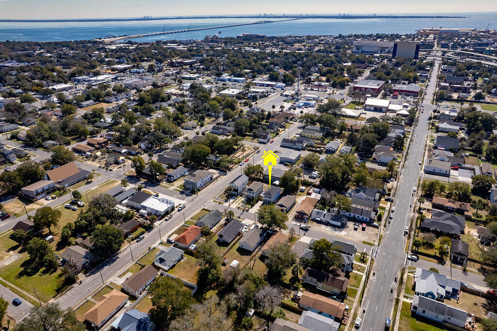 415 E Gonzalez Street