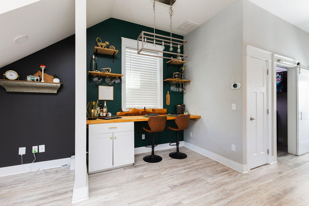 415 E Gonzalez Street