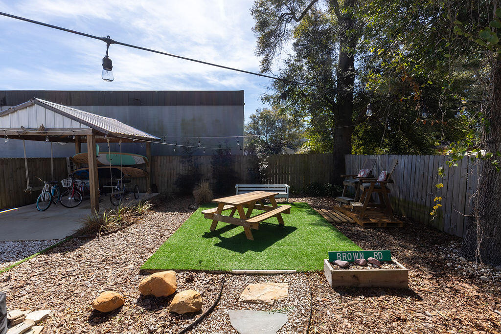 415 E Gonzalez Street