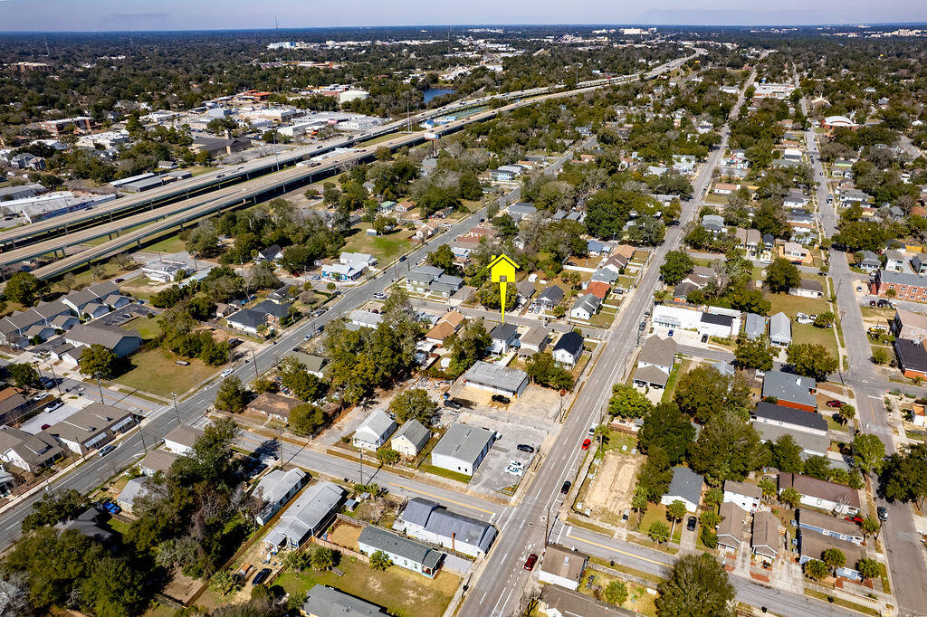 415 E Gonzalez Street