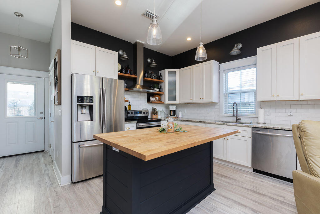 415 E Gonzalez Street