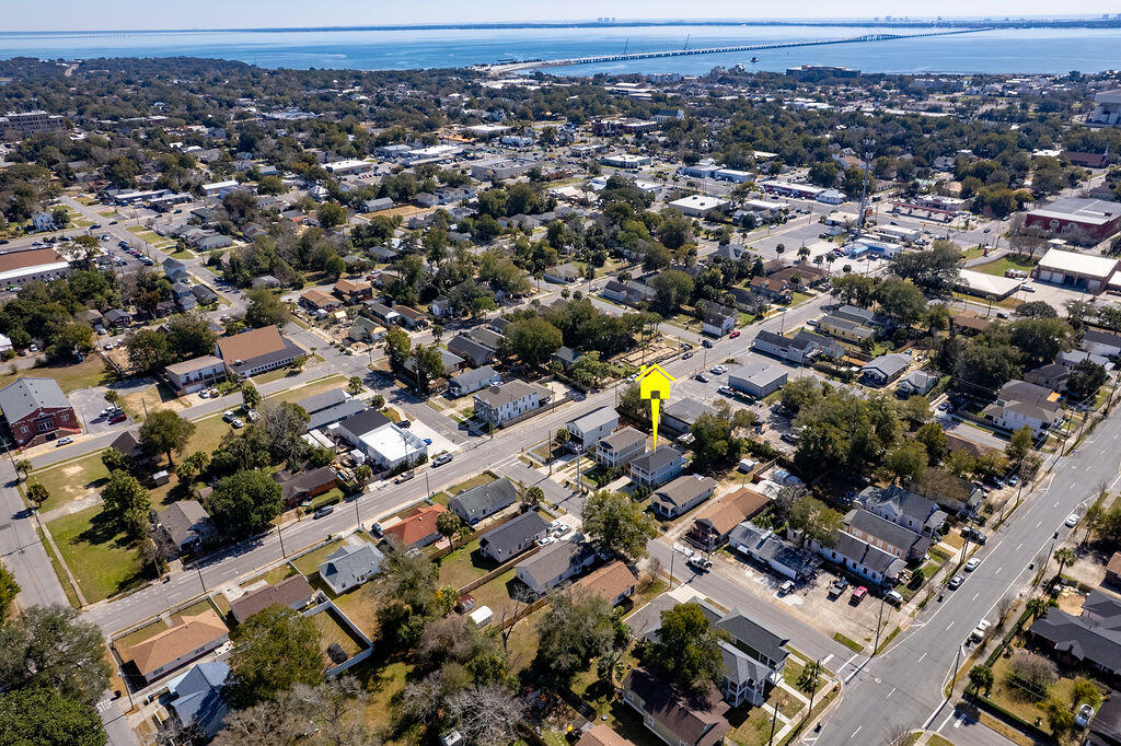 415 E Gonzalez Street