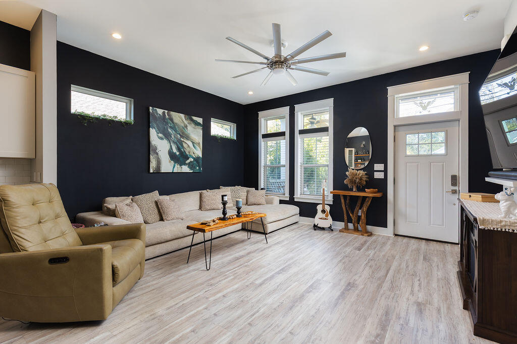 415 E Gonzalez Street