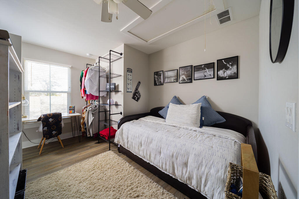 415 E Gonzalez Street