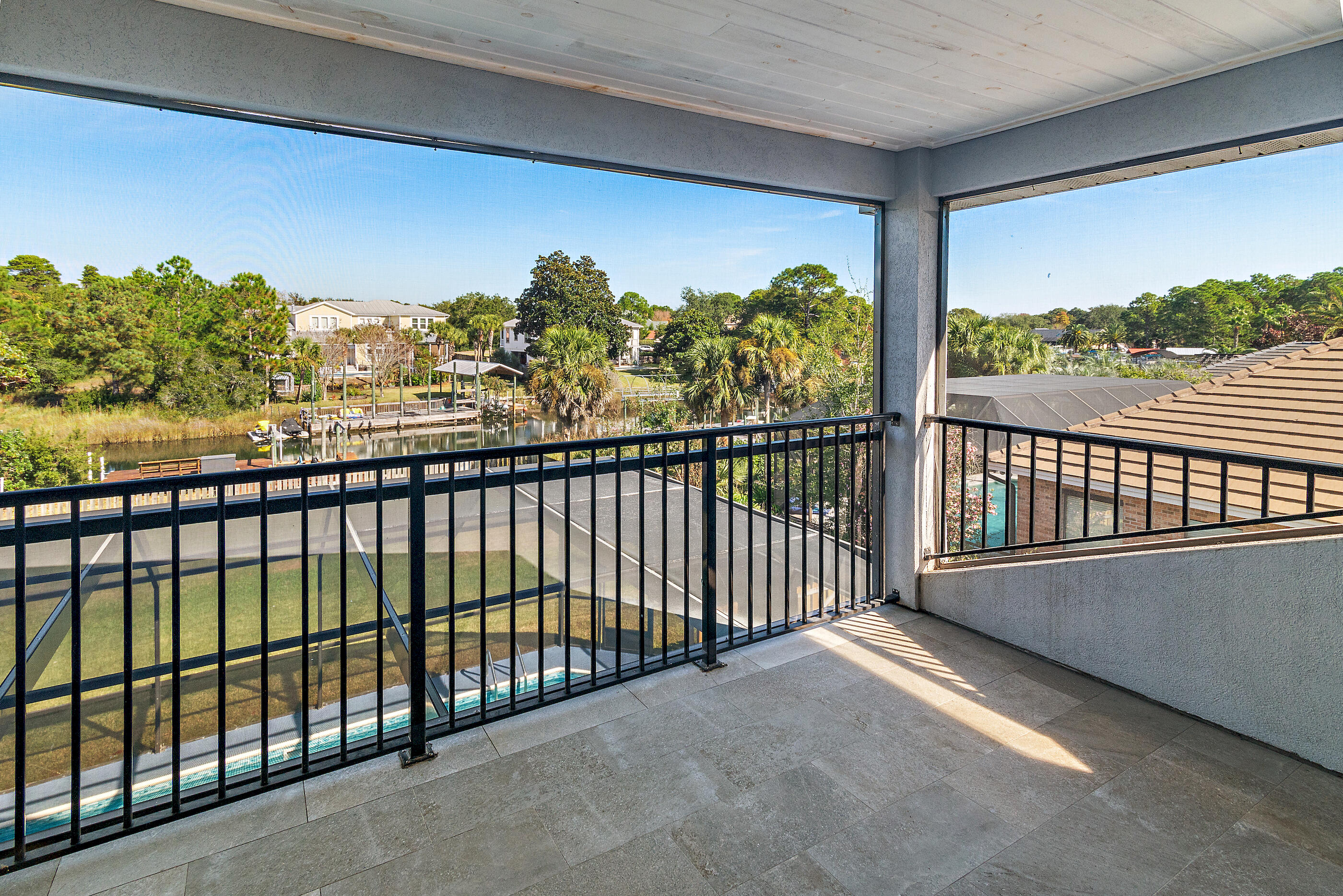 138 W Country Club Drive