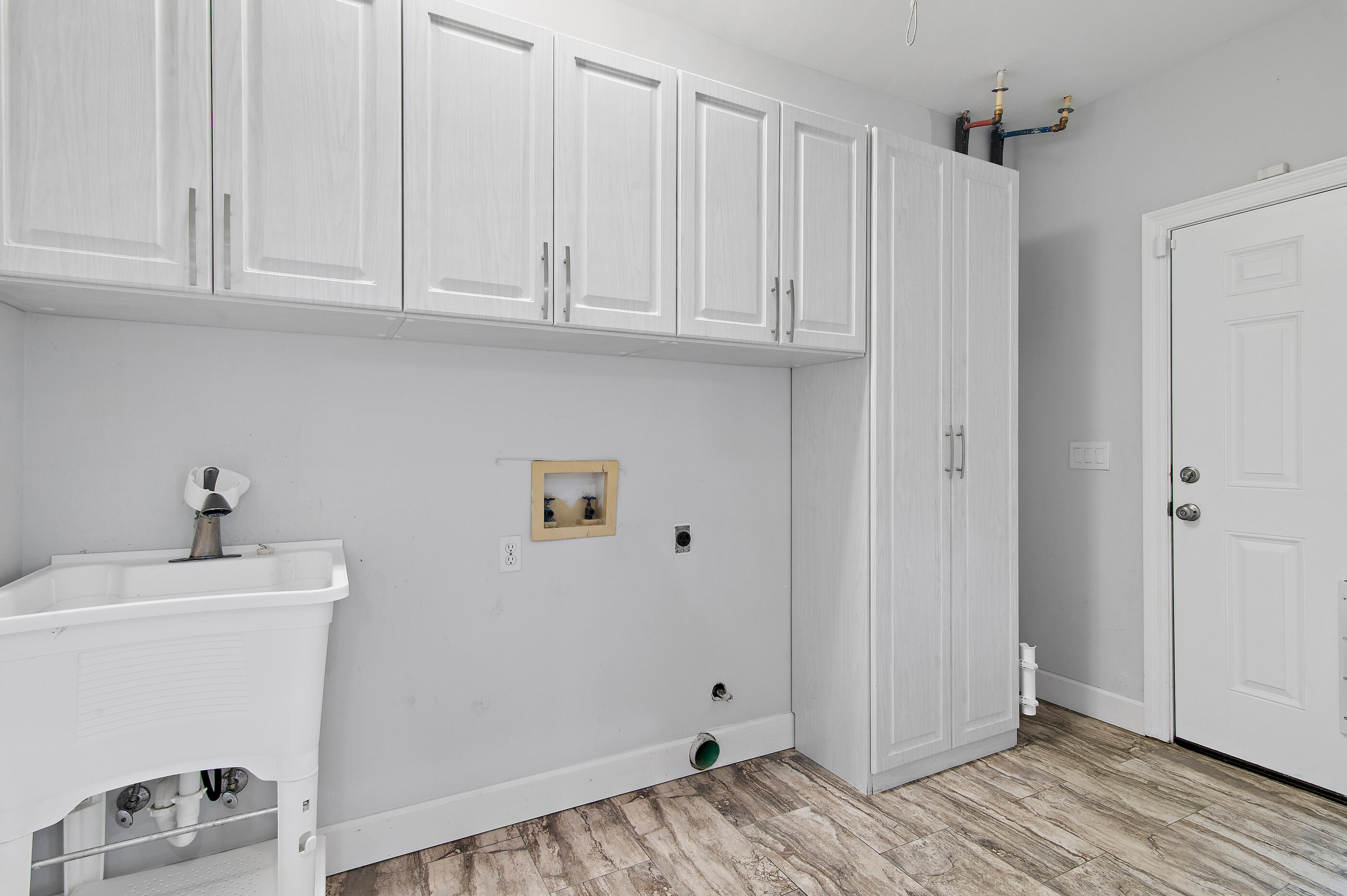 138 W Country Club Drive