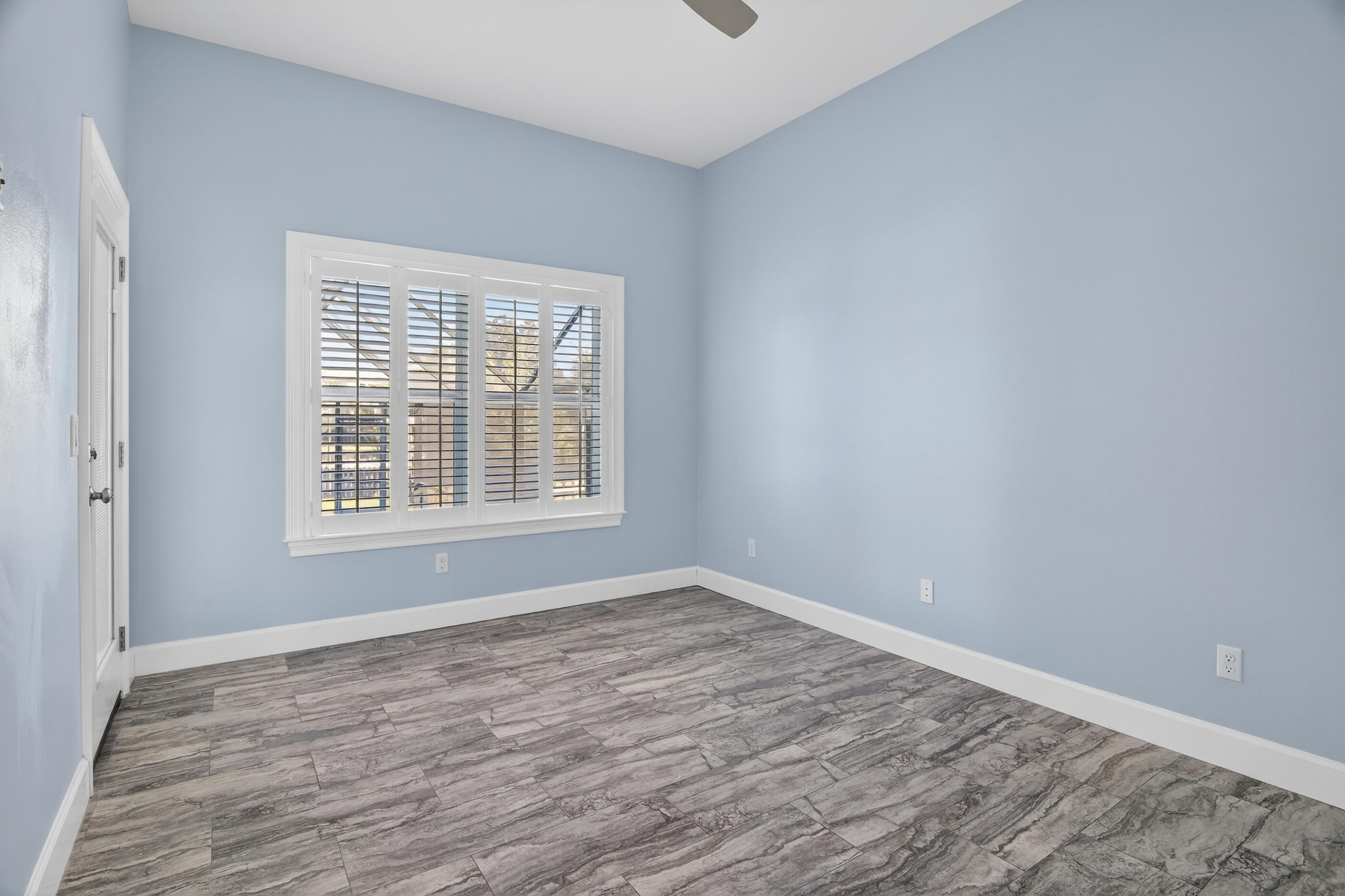 138 W Country Club Drive