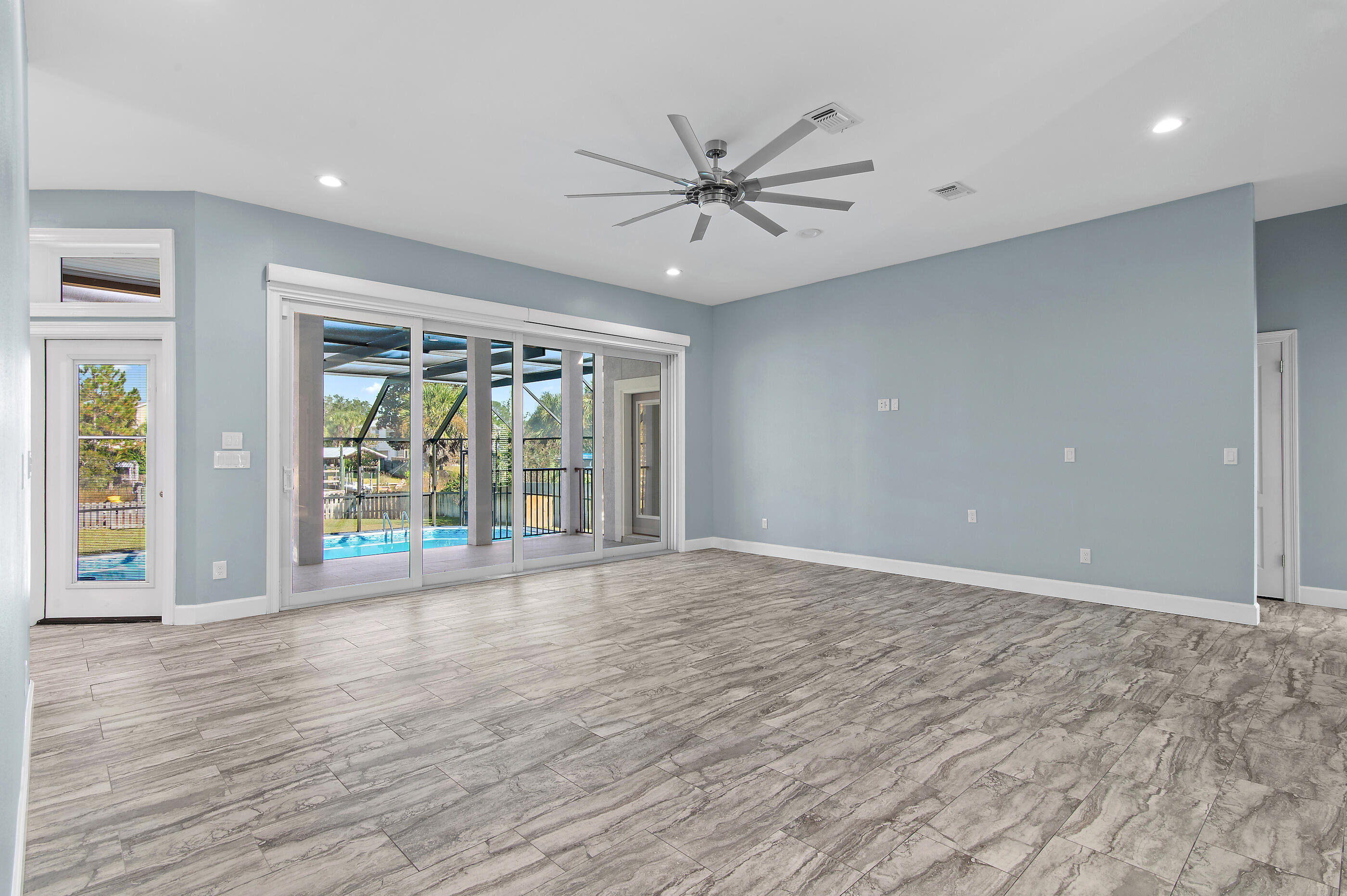 138 W Country Club Drive