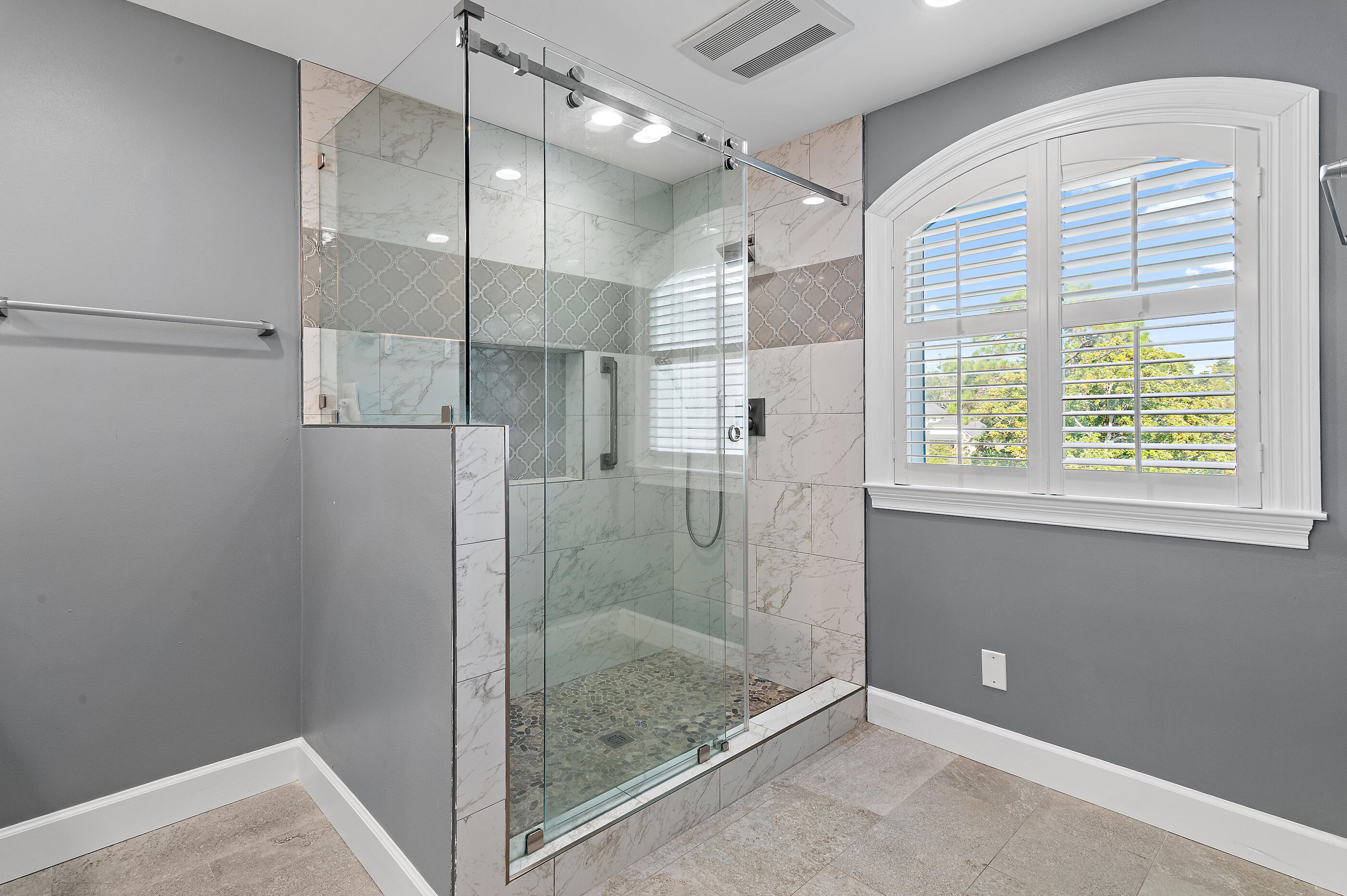 138 W Country Club Drive