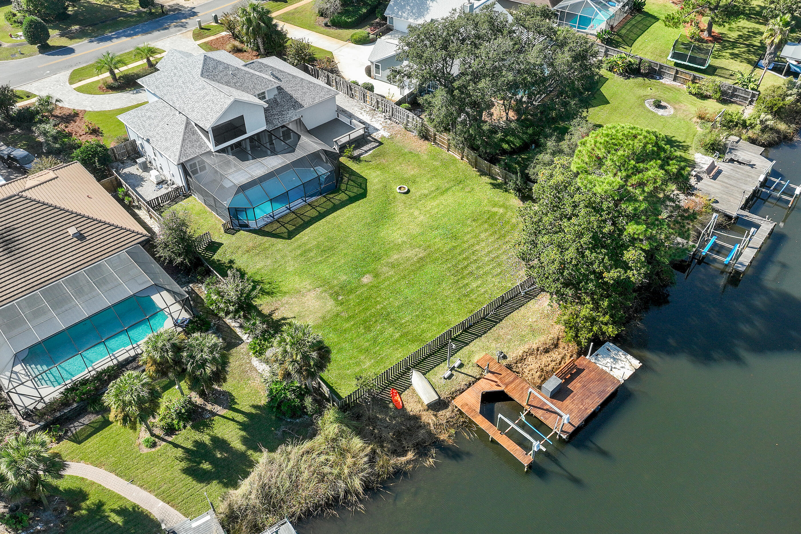 138 W Country Club Drive