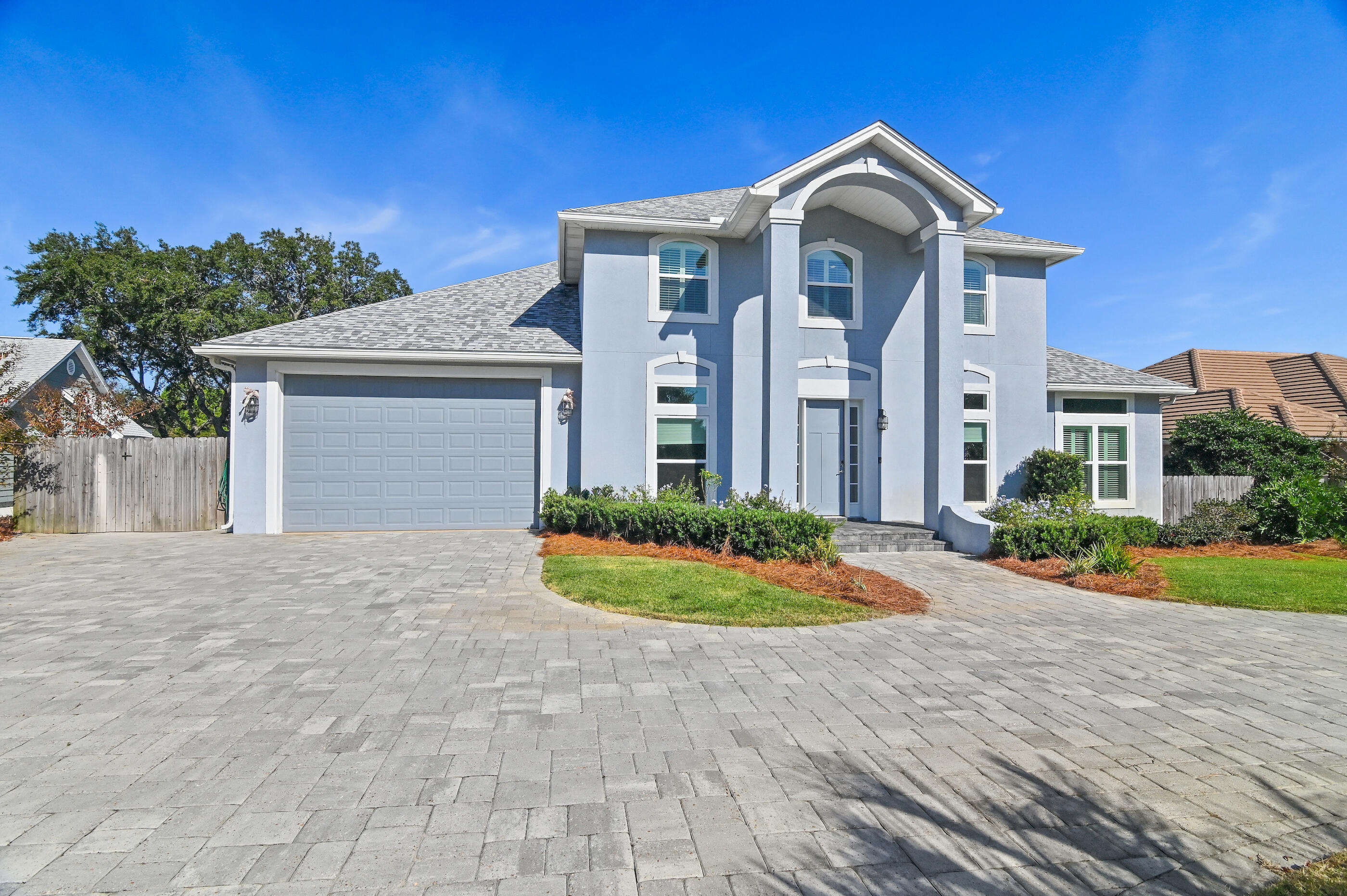 138 W Country Club Drive