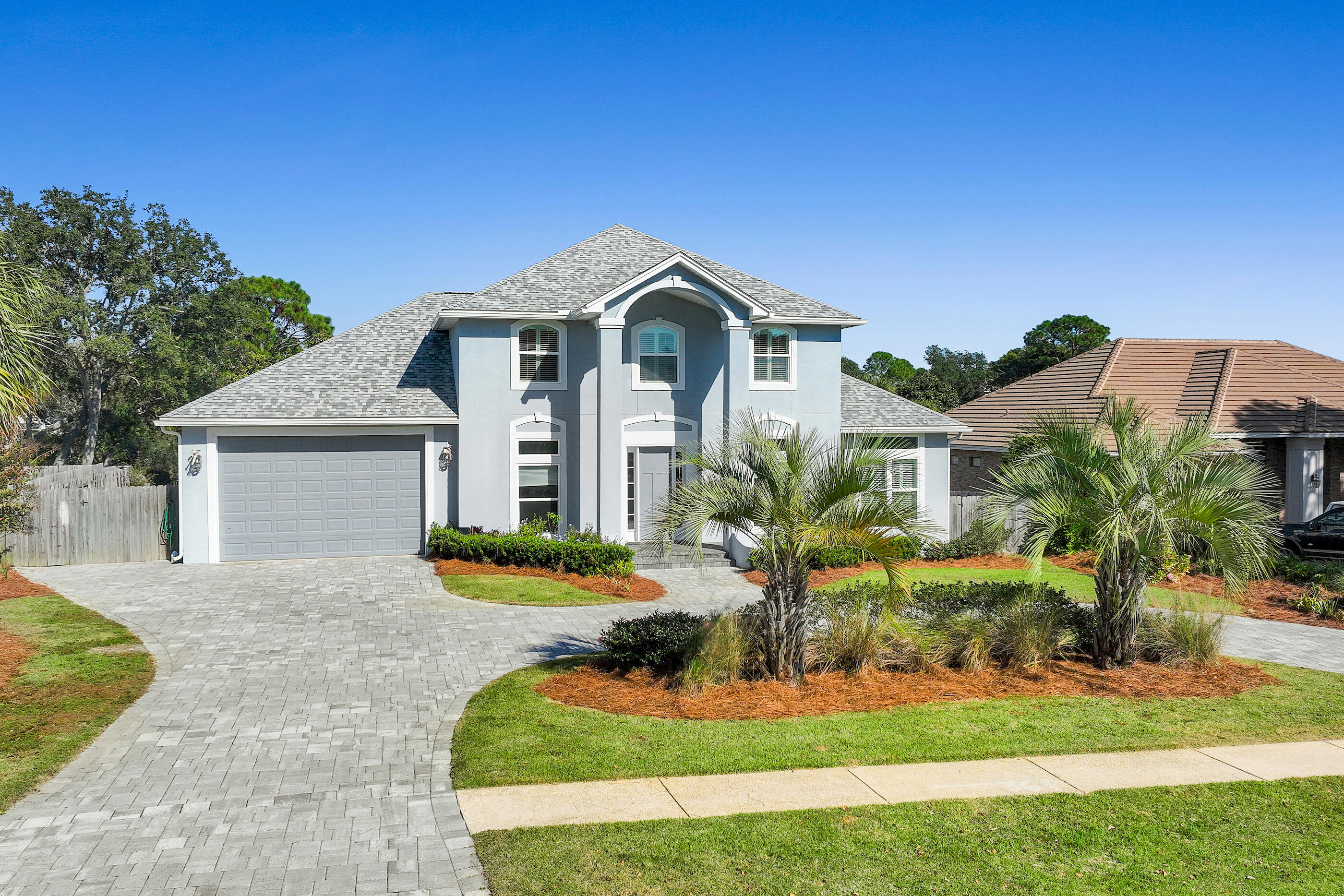138 W Country Club Drive