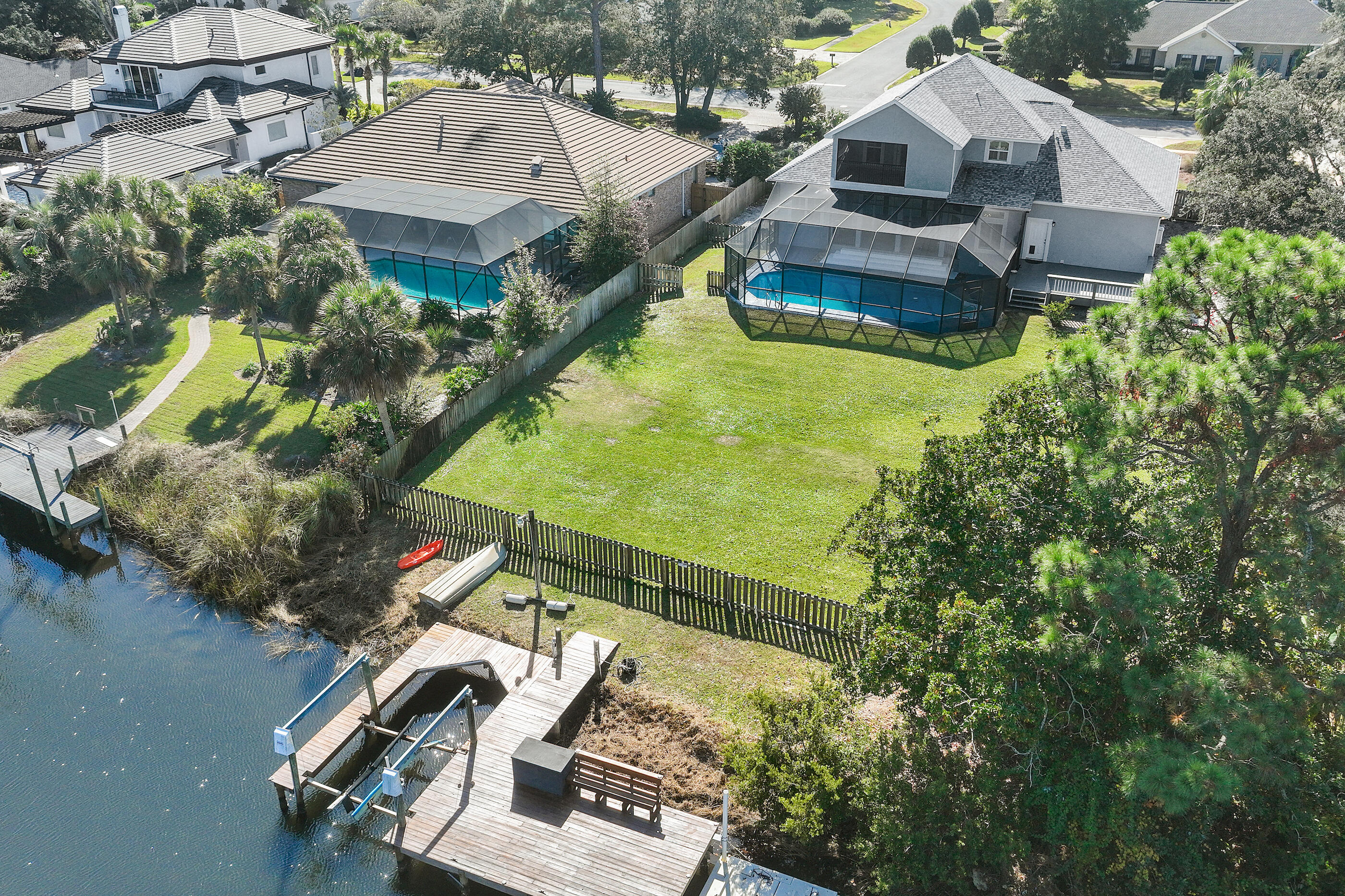 138 W Country Club Drive