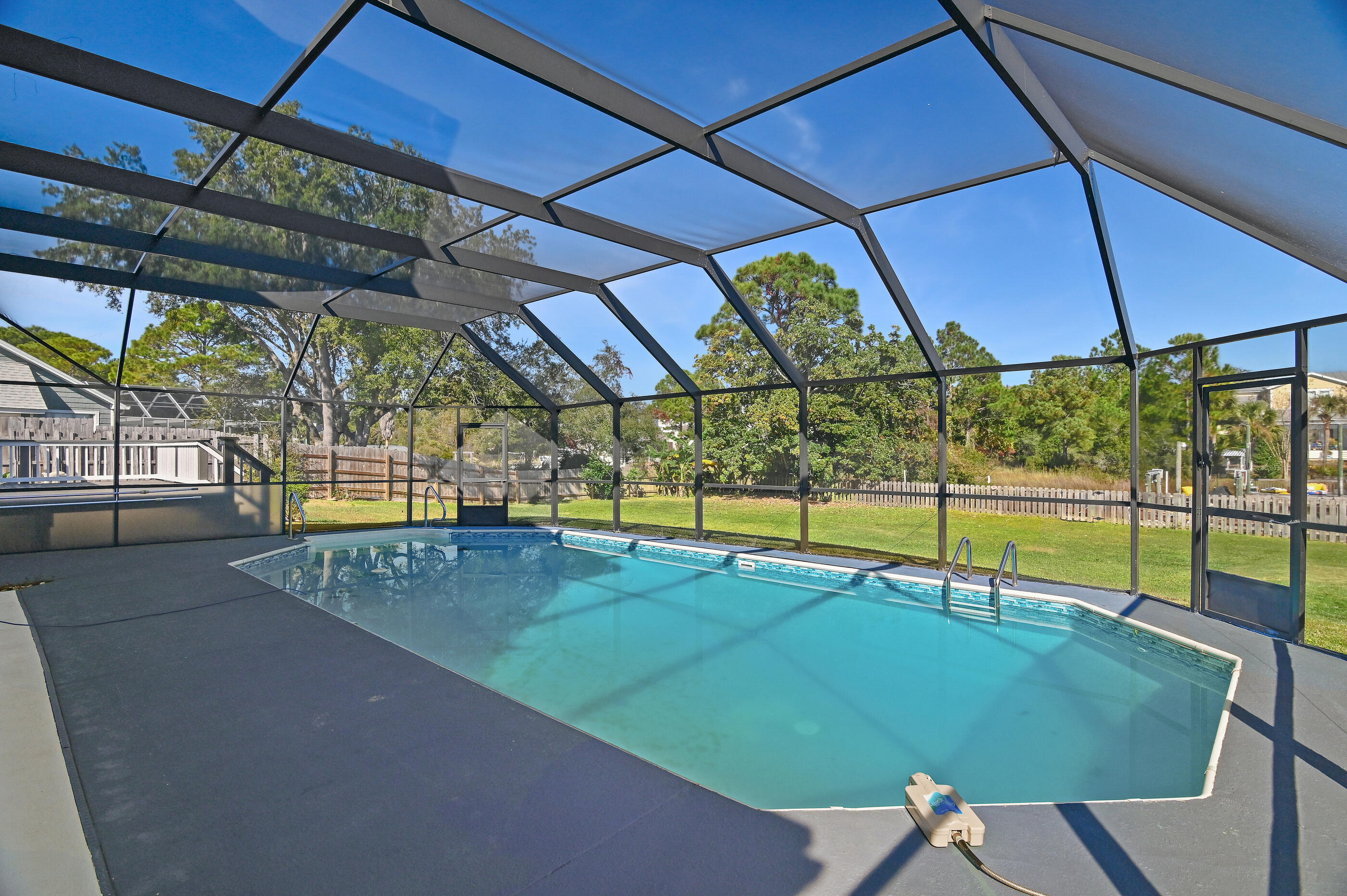 138 W Country Club Drive