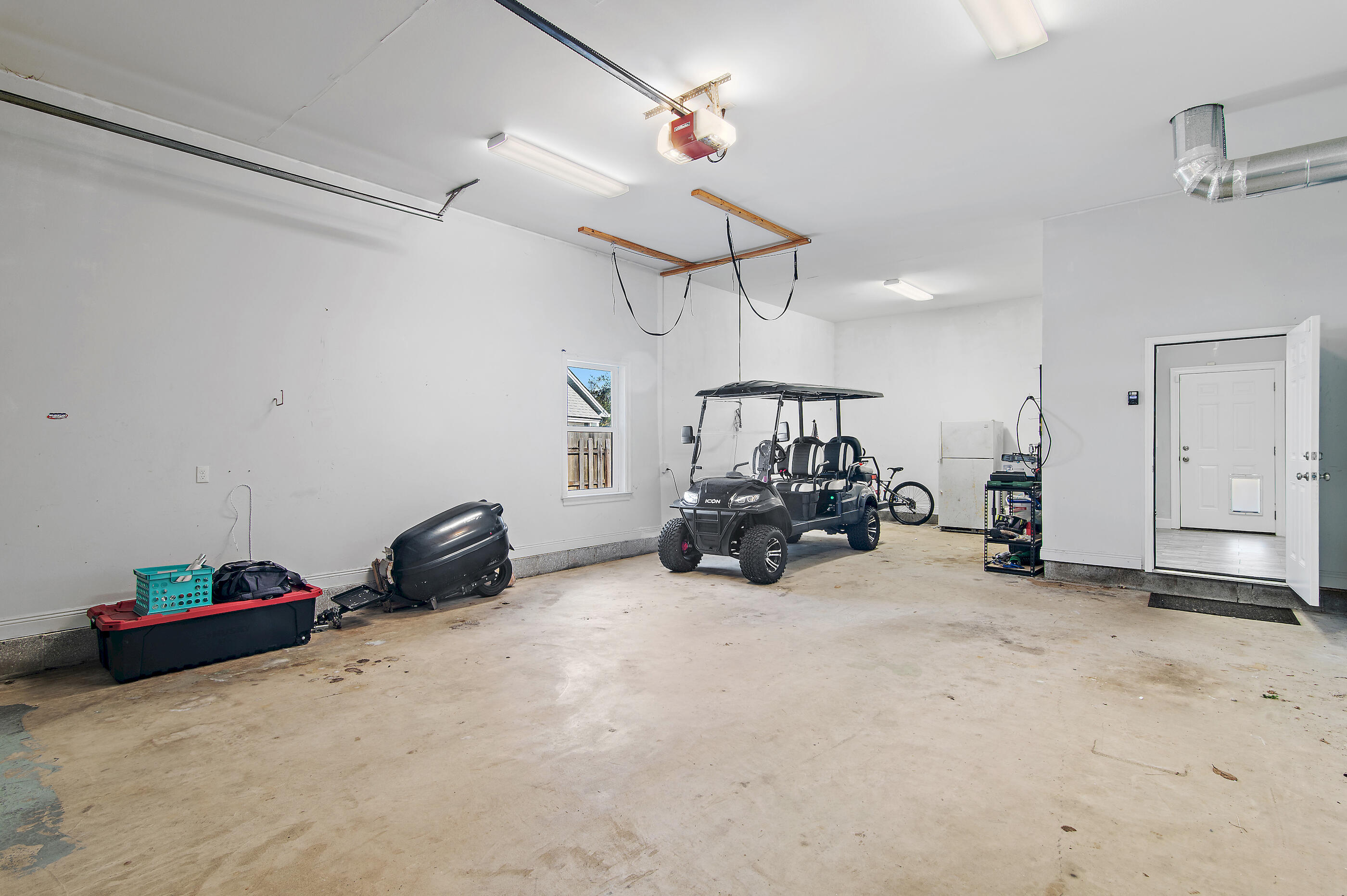 138 W Country Club Drive