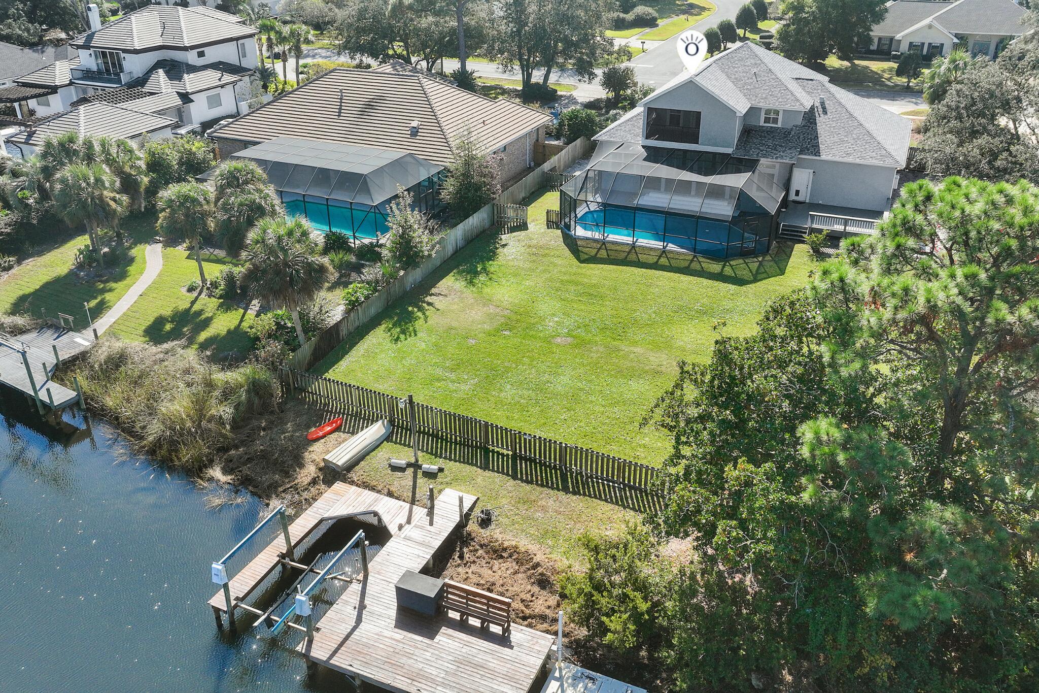 138 W Country Club Drive