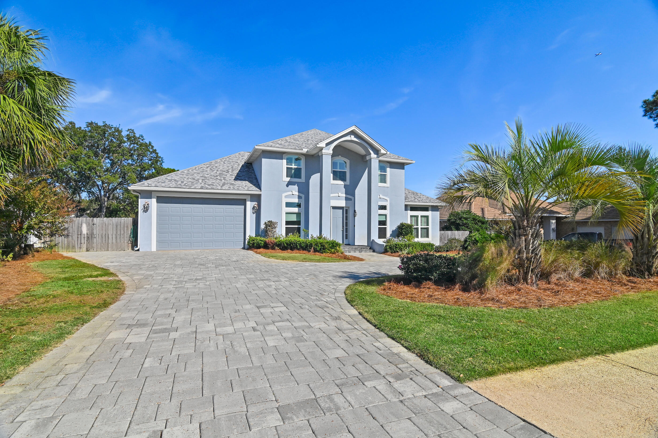 138 W Country Club Drive