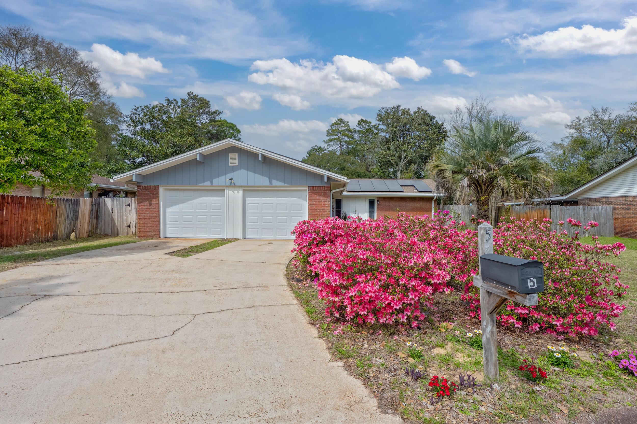 5 NW Cinderella Court