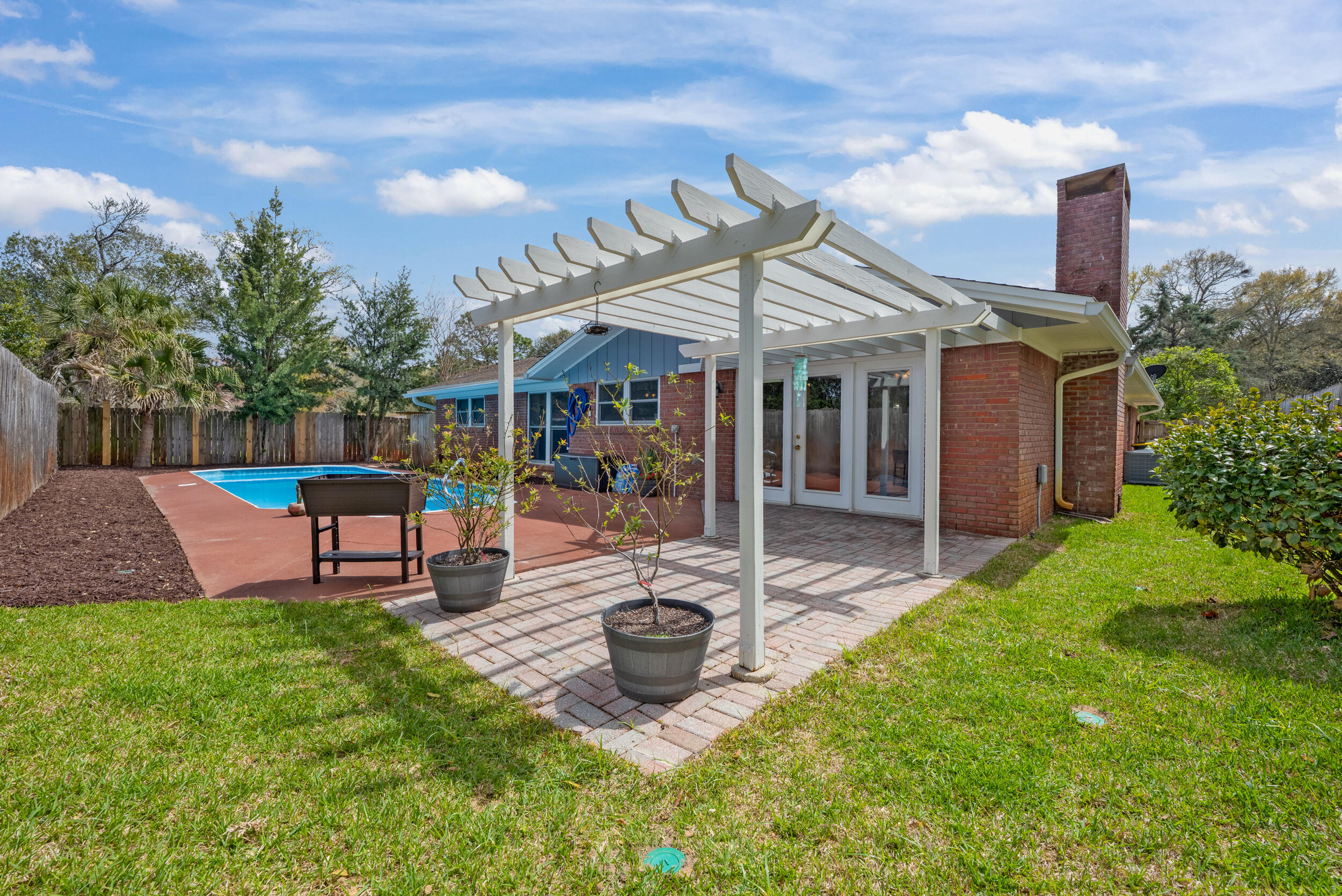 5 NW Cinderella Court